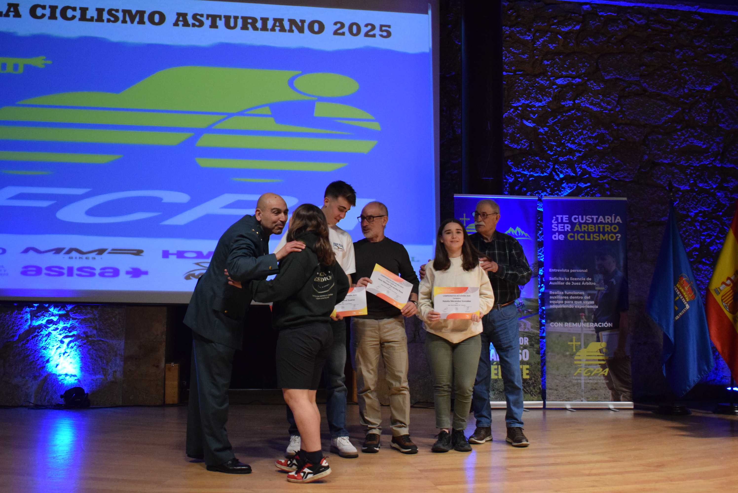 La Gala del Ciclismo Asturiano Premia la Diversidad y el Relevo Generacional en una Noche de Emociones