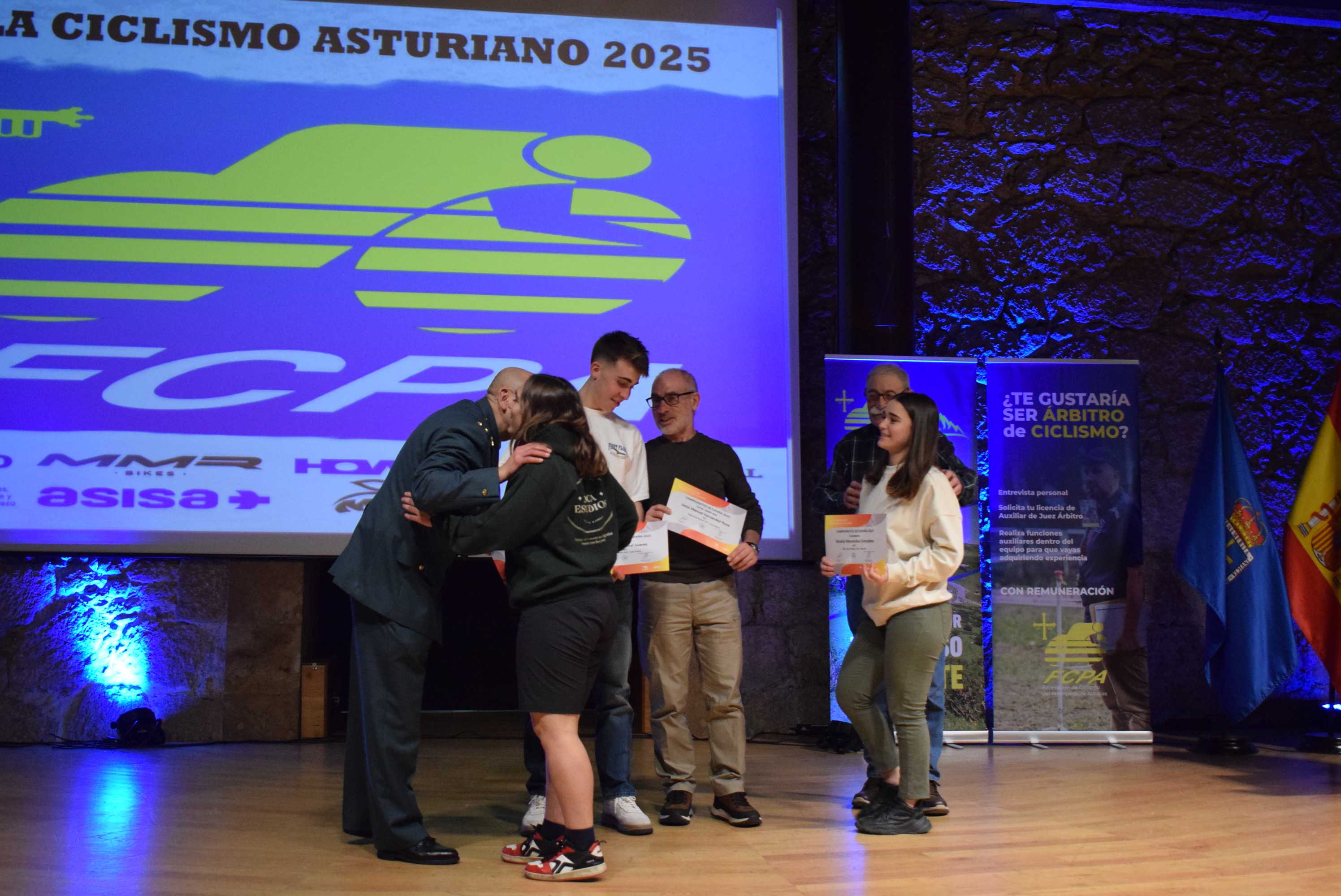 La Gala del Ciclismo Asturiano Premia la Diversidad y el Relevo Generacional en una Noche de Emociones