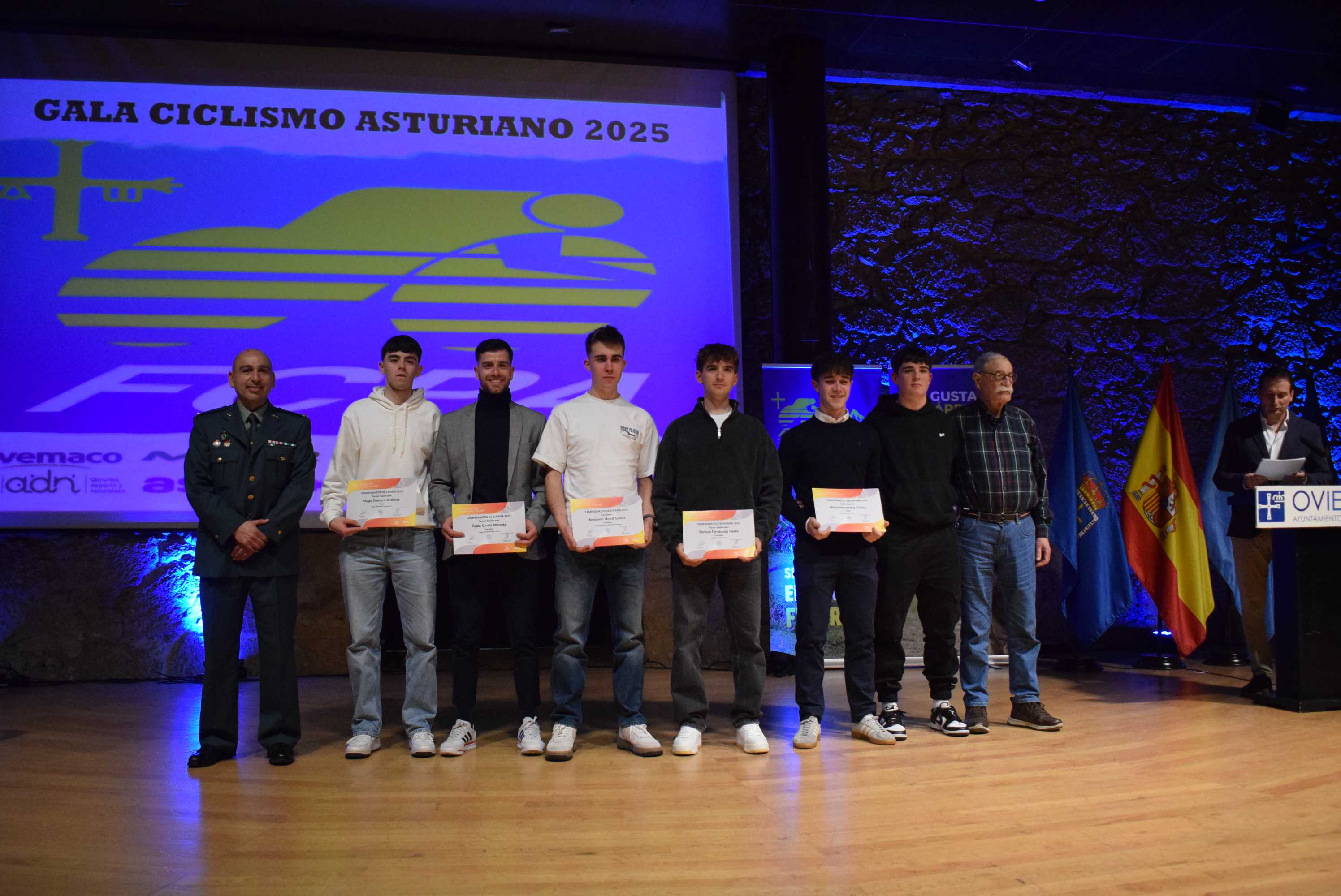La Gala del Ciclismo Asturiano Premia la Diversidad y el Relevo Generacional en una Noche de Emociones