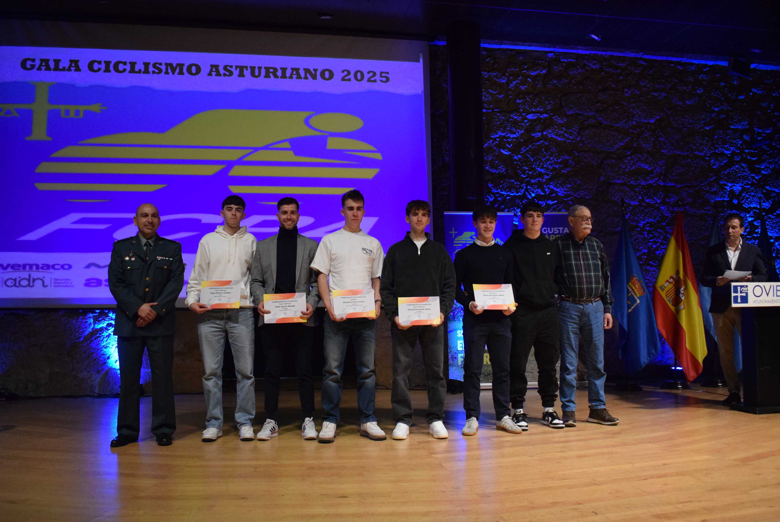 La Gala del Ciclismo Asturiano Premia la Diversidad y el Relevo Generacional en una Noche de Emociones