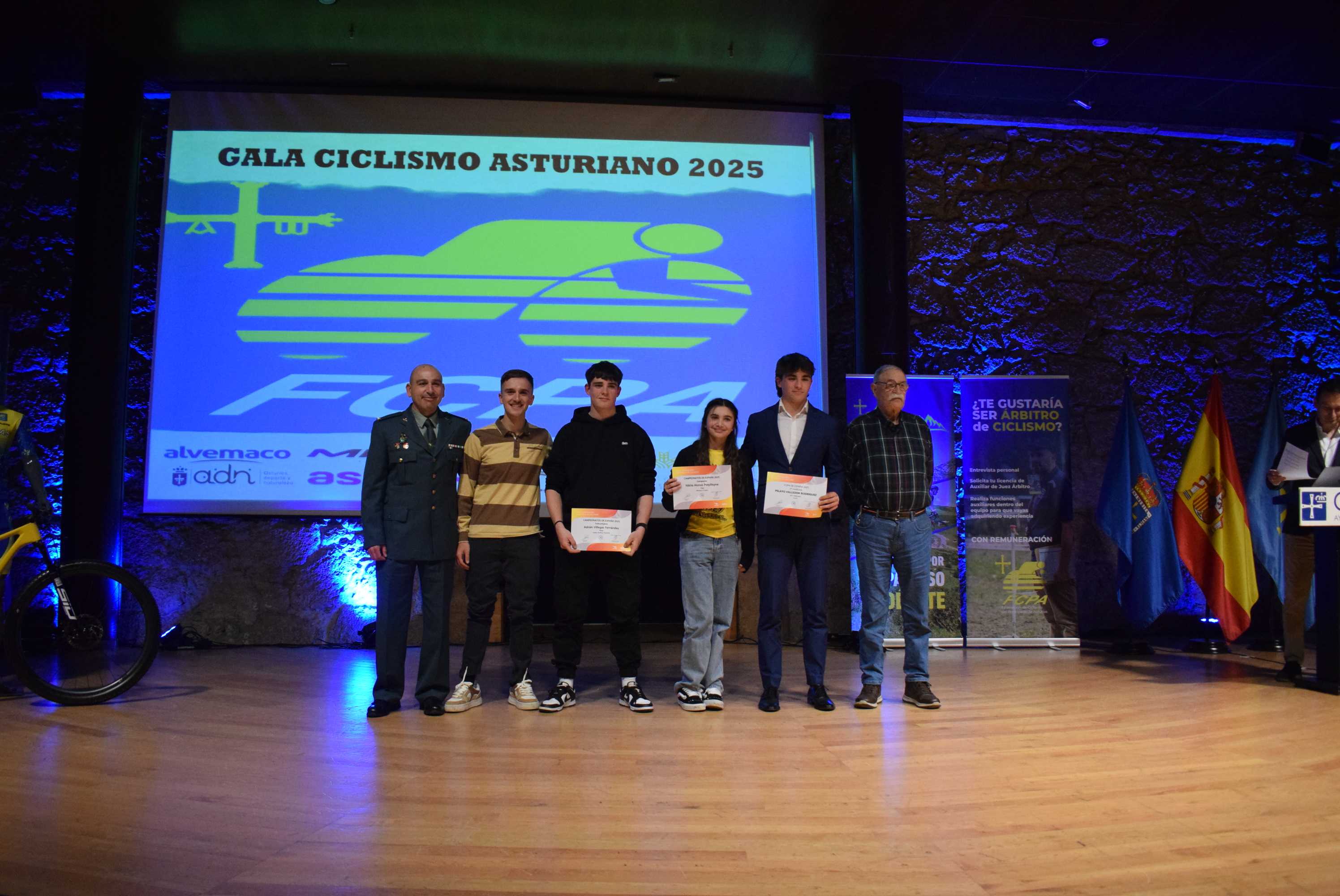 La Gala del Ciclismo Asturiano Premia la Diversidad y el Relevo Generacional en una Noche de Emociones