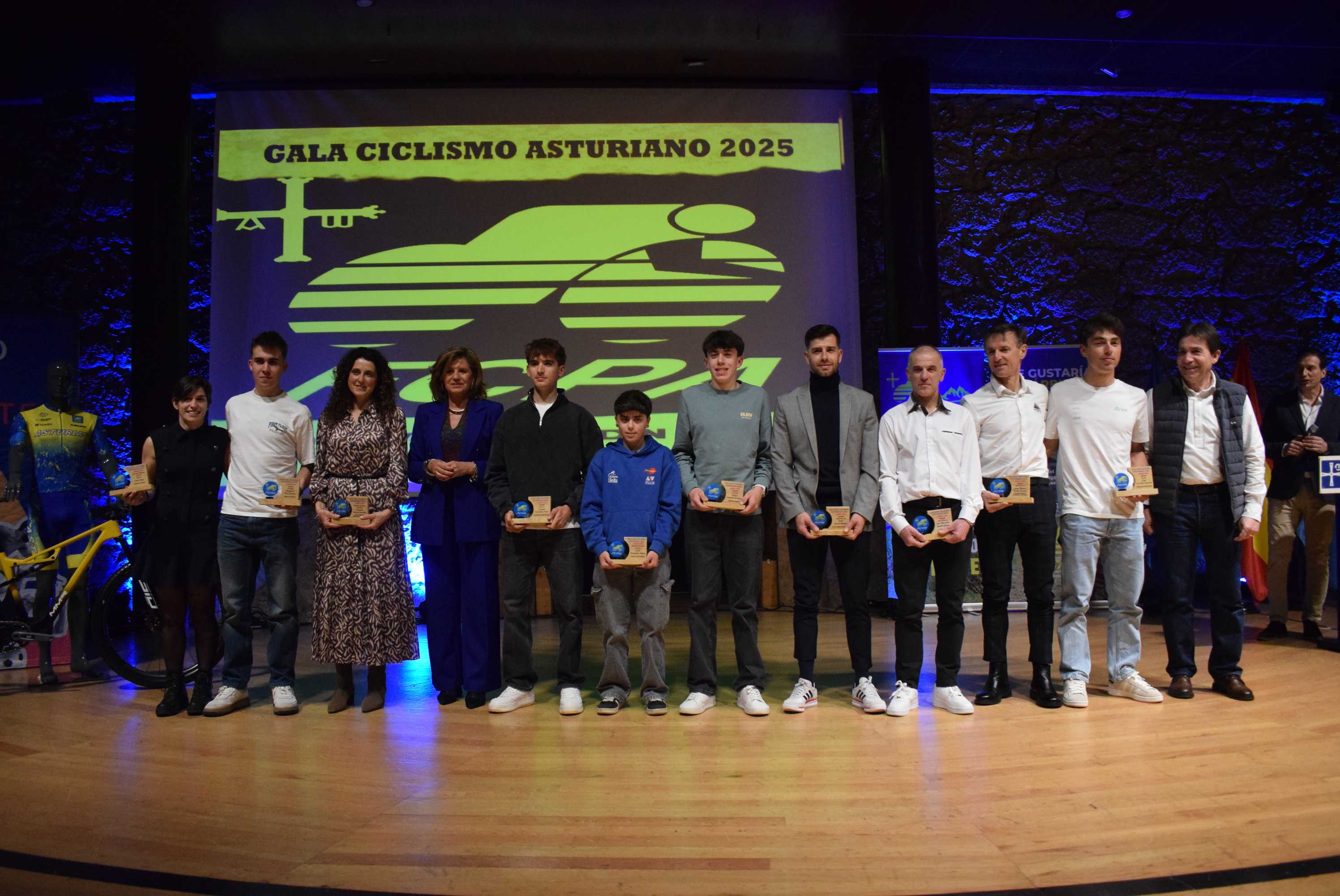 La Gala del Ciclismo Asturiano Premia la Diversidad y el Relevo Generacional en una Noche de Emociones