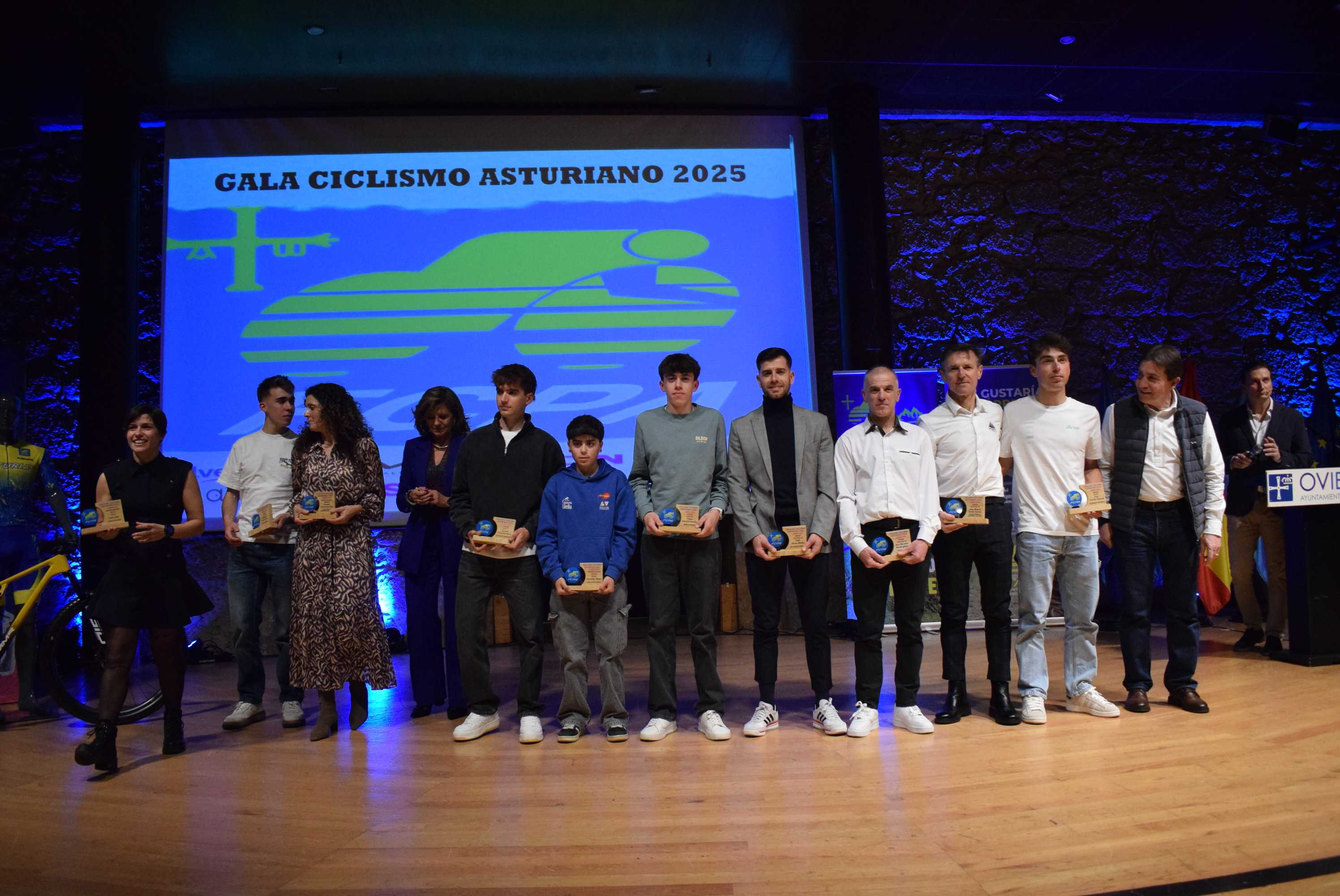 La Gala del Ciclismo Asturiano Premia la Diversidad y el Relevo Generacional en una Noche de Emociones