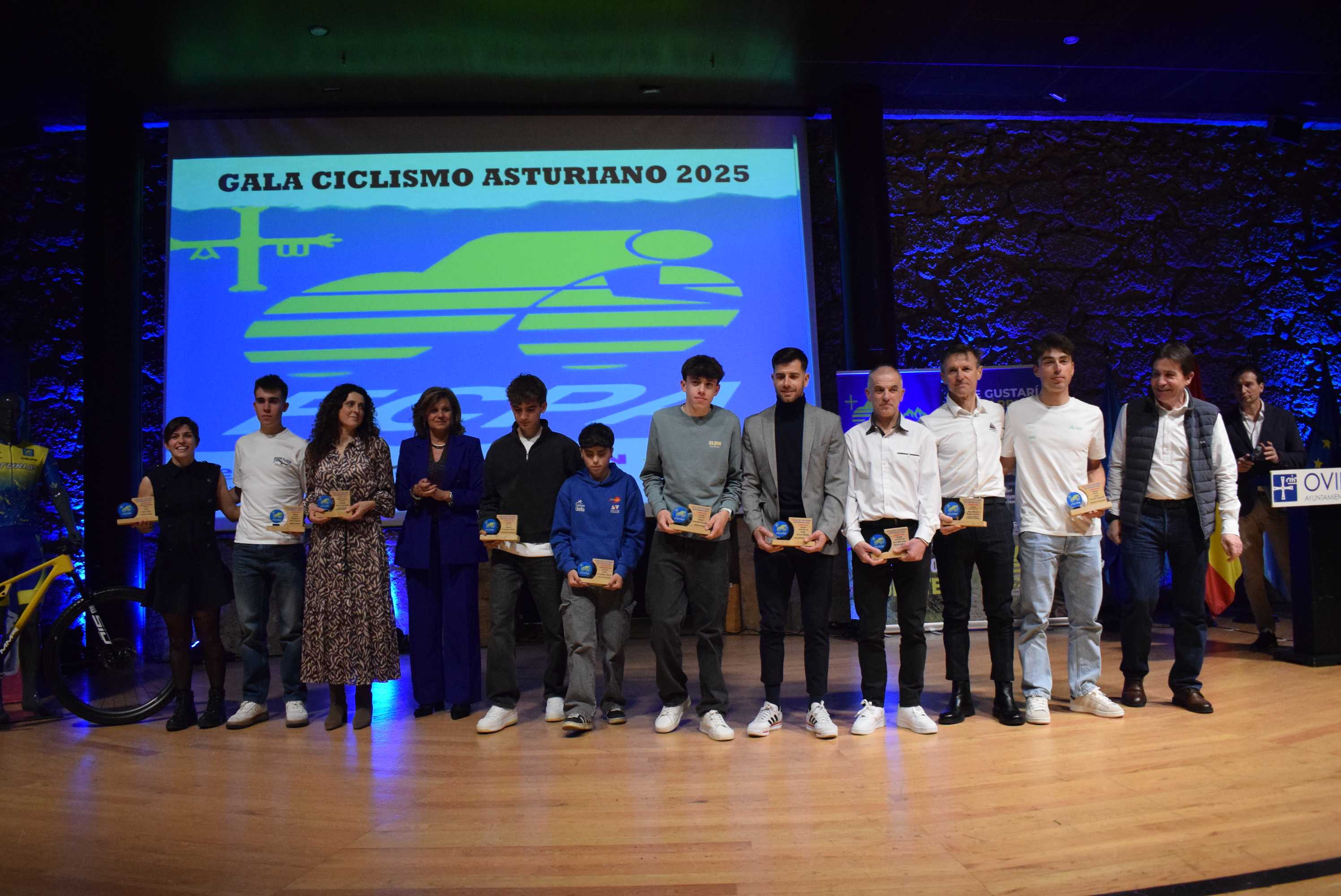 La Gala del Ciclismo Asturiano Premia la Diversidad y el Relevo Generacional en una Noche de Emociones