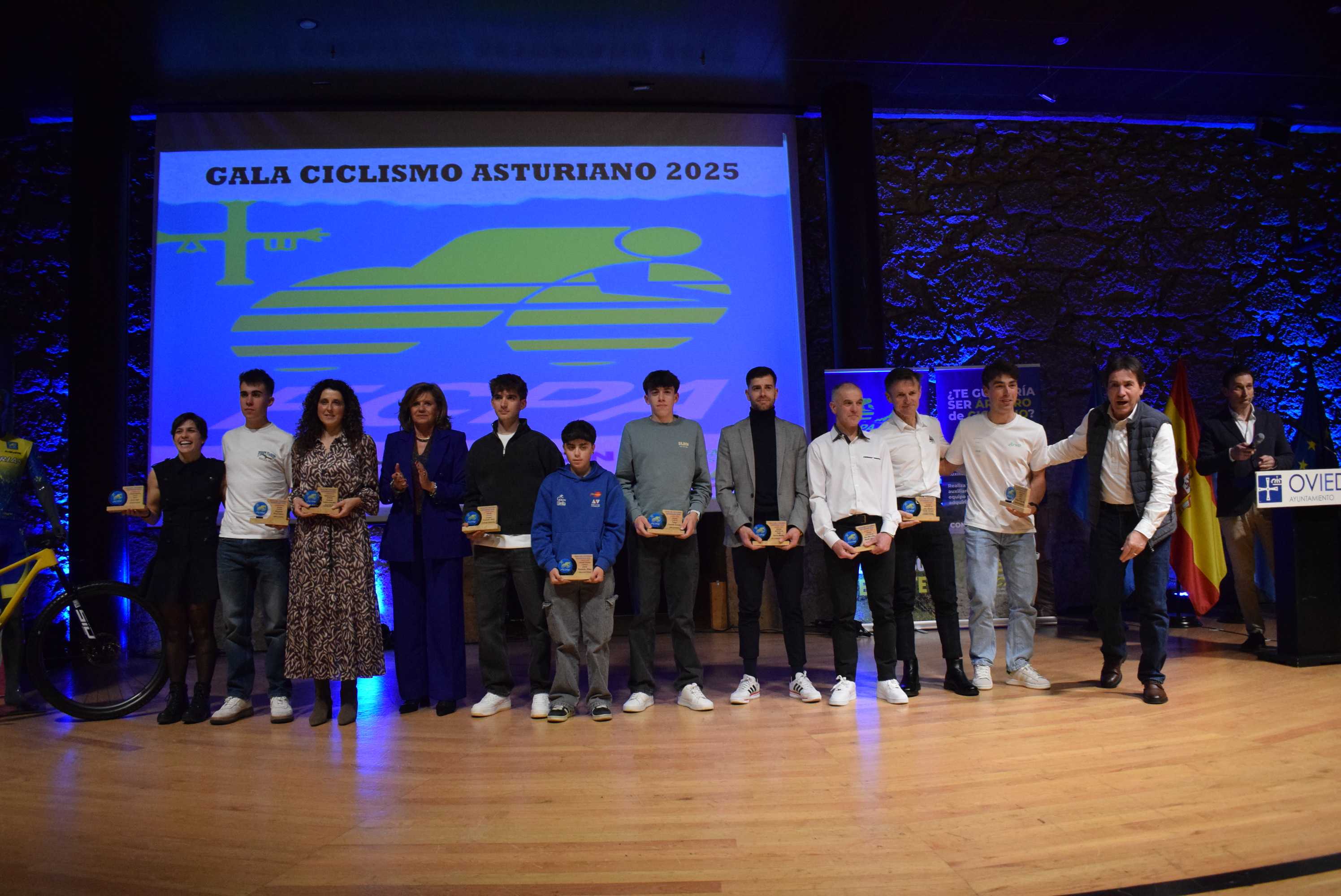 La Gala del Ciclismo Asturiano Premia la Diversidad y el Relevo Generacional en una Noche de Emociones