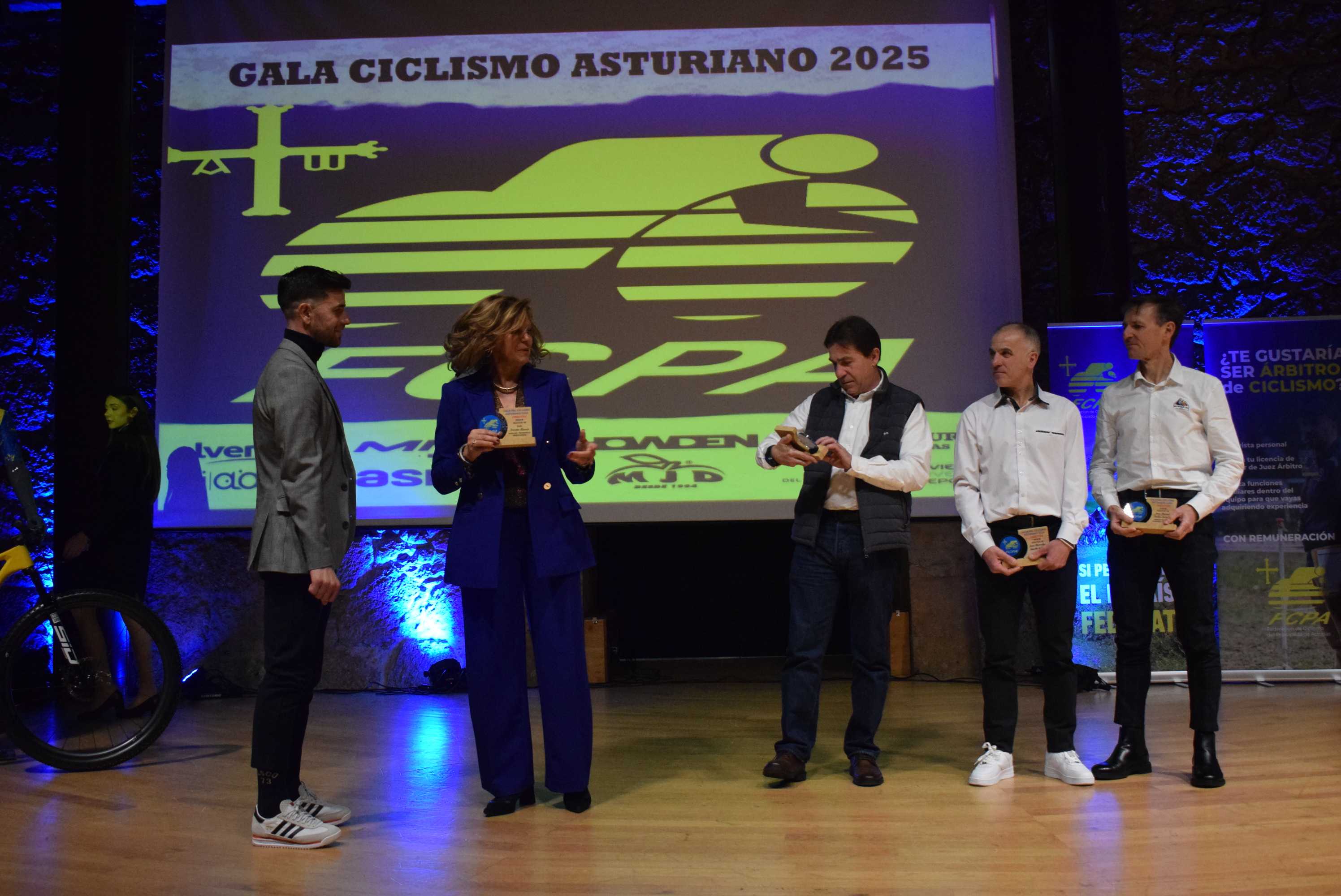 La Gala del Ciclismo Asturiano Premia la Diversidad y el Relevo Generacional en una Noche de Emociones