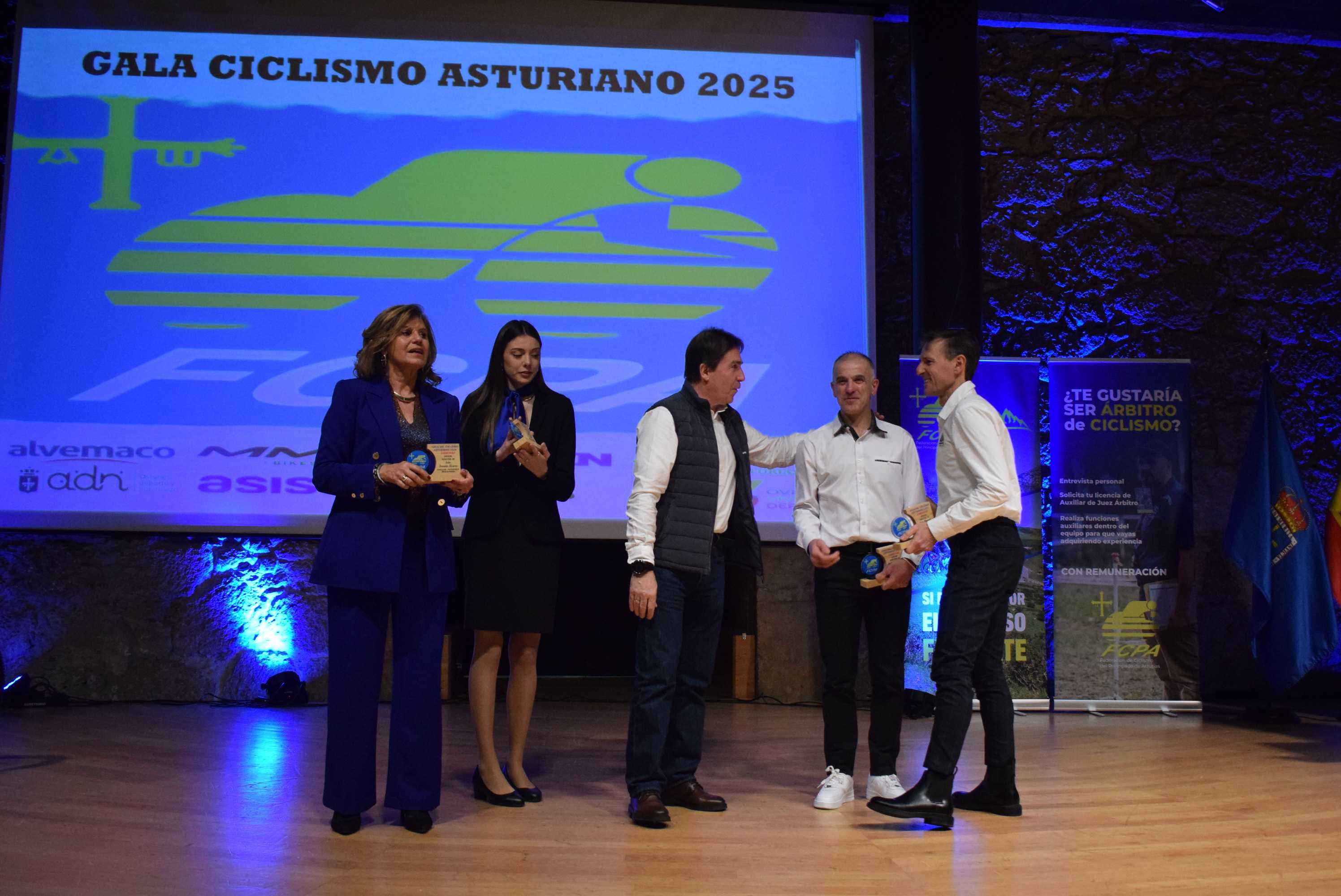 La Gala del Ciclismo Asturiano Premia la Diversidad y el Relevo Generacional en una Noche de Emociones