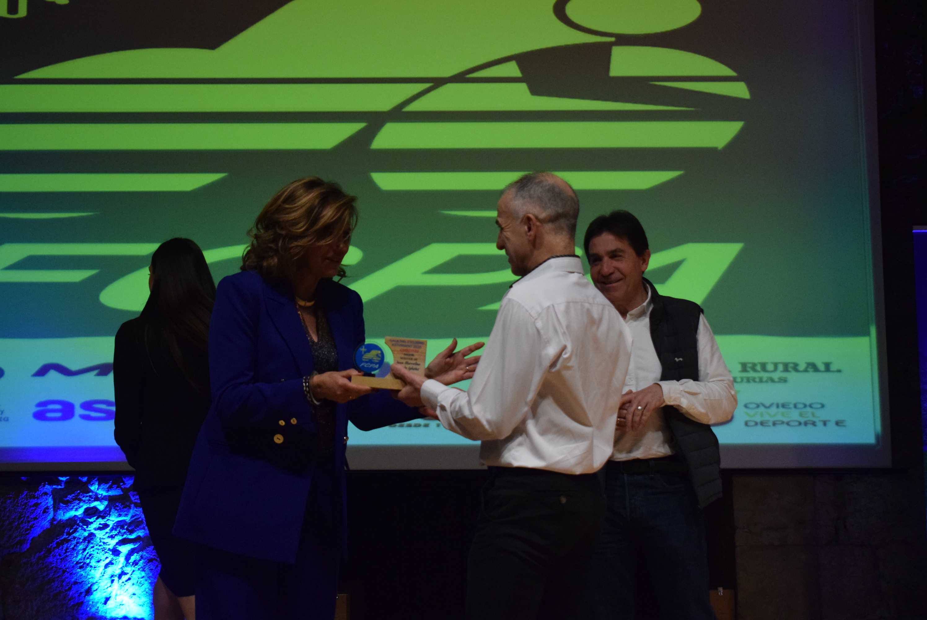 La Gala del Ciclismo Asturiano Premia la Diversidad y el Relevo Generacional en una Noche de Emociones