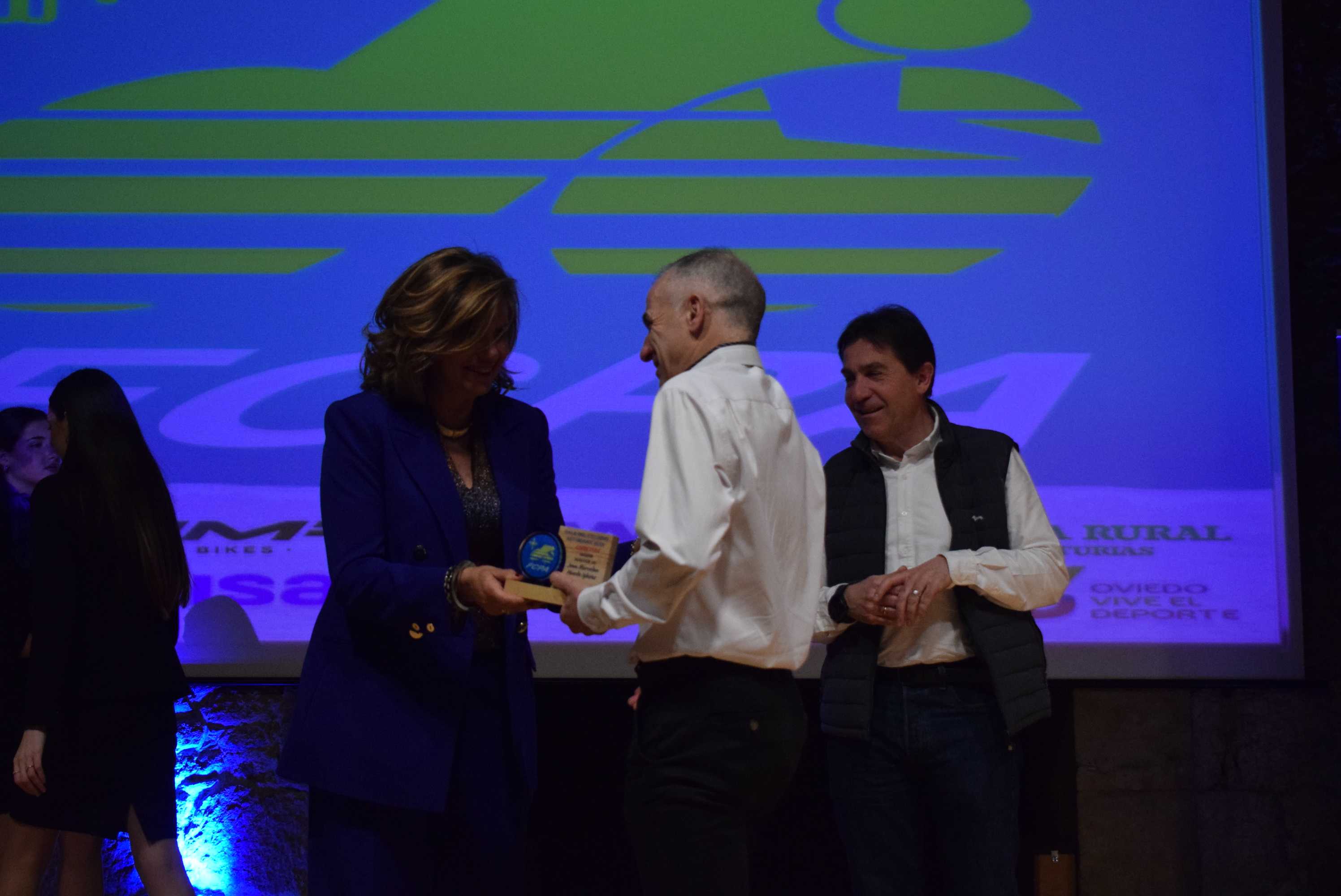 La Gala del Ciclismo Asturiano Premia la Diversidad y el Relevo Generacional en una Noche de Emociones