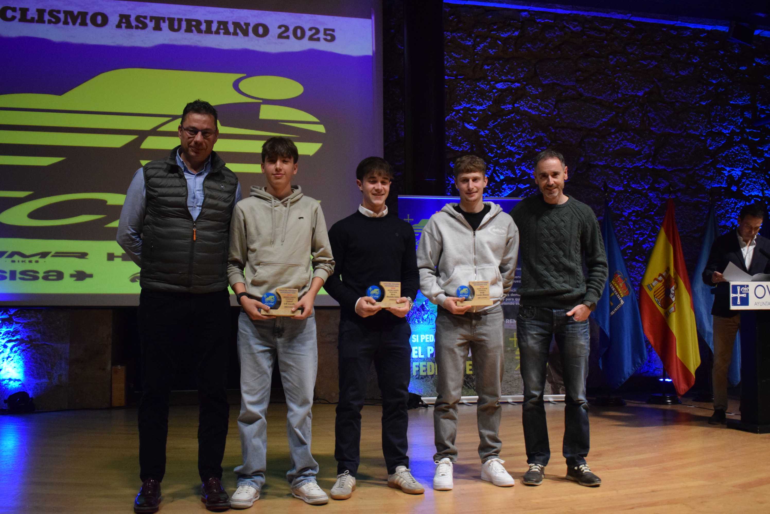 La Gala del Ciclismo Asturiano Premia la Diversidad y el Relevo Generacional en una Noche de Emociones