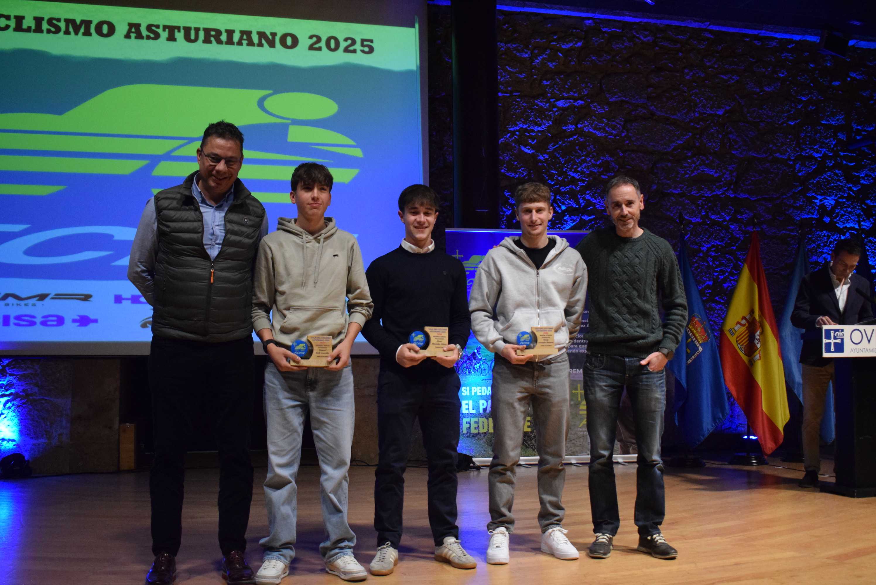 La Gala del Ciclismo Asturiano Premia la Diversidad y el Relevo Generacional en una Noche de Emociones