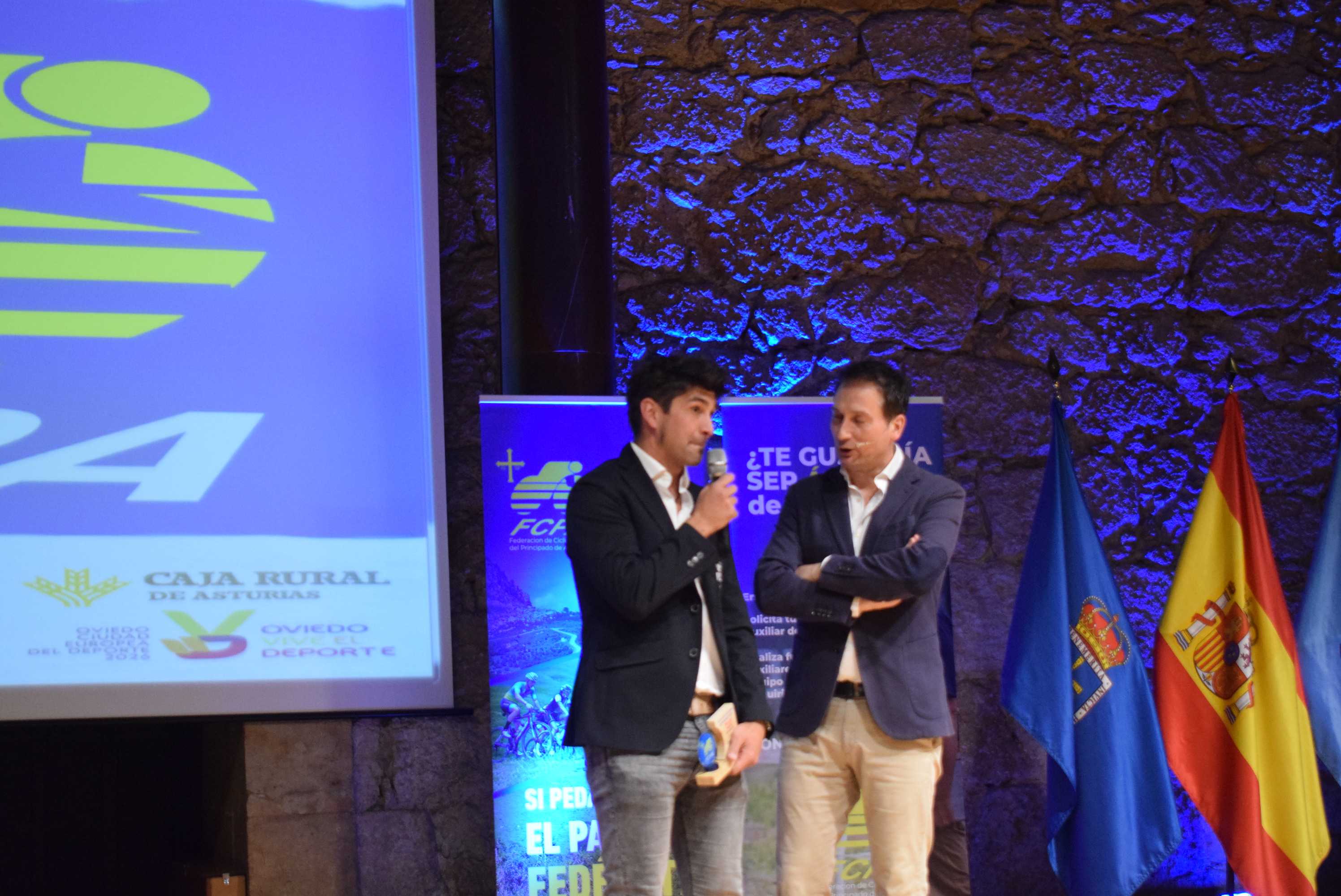 La Gala del Ciclismo Asturiano Premia la Diversidad y el Relevo Generacional en una Noche de Emociones