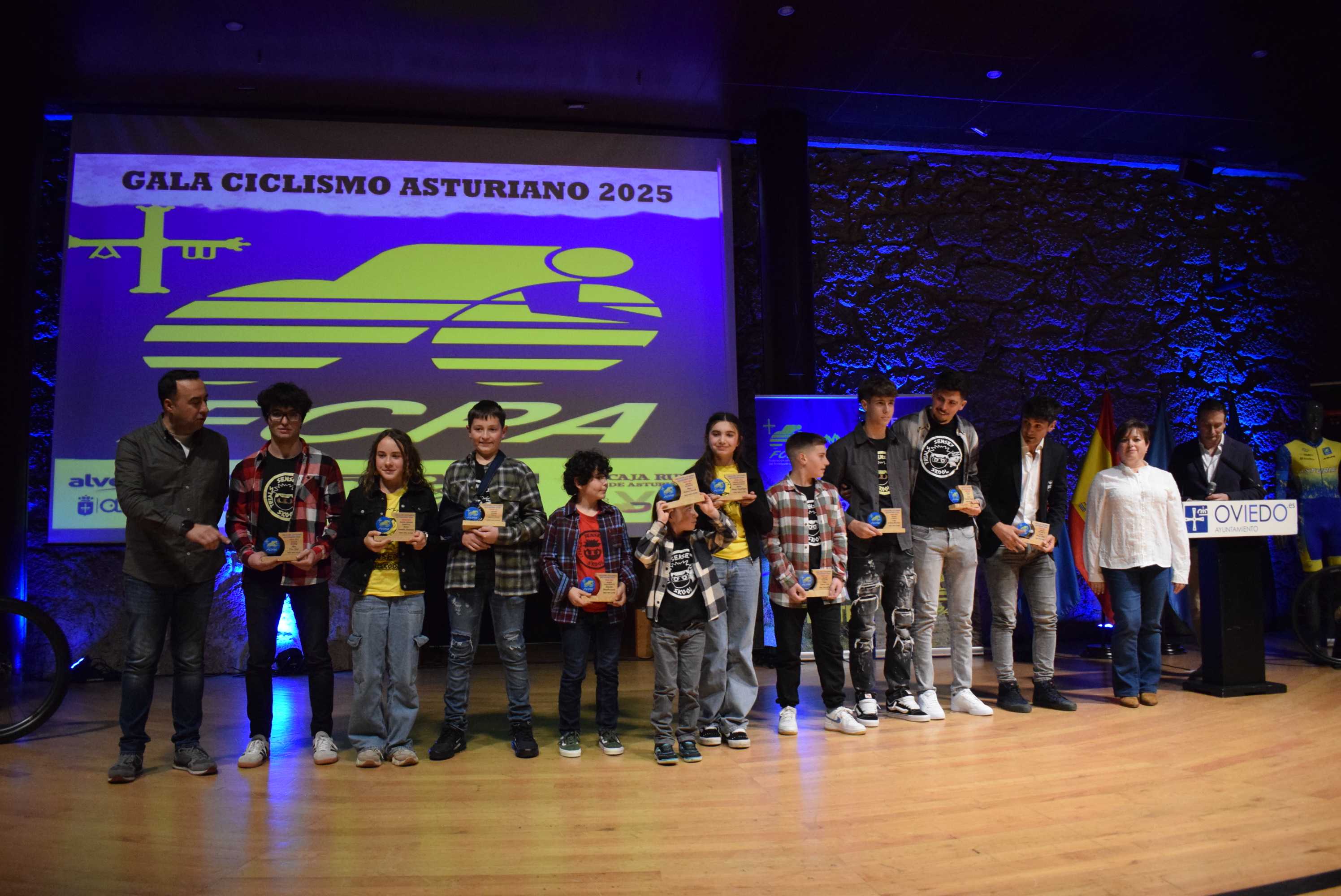 La Gala del Ciclismo Asturiano Premia la Diversidad y el Relevo Generacional en una Noche de Emociones