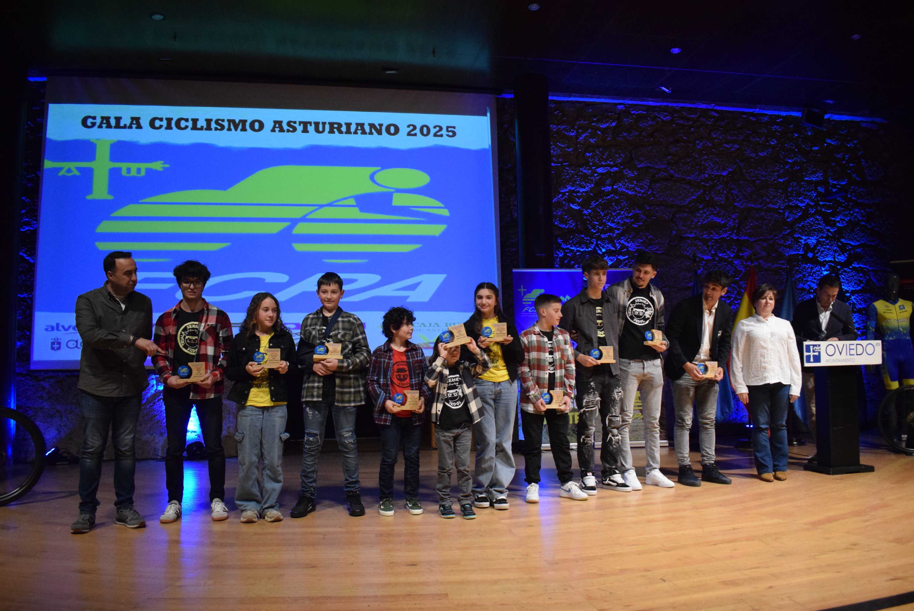 La Gala del Ciclismo Asturiano Premia la Diversidad y el Relevo Generacional en una Noche de Emociones