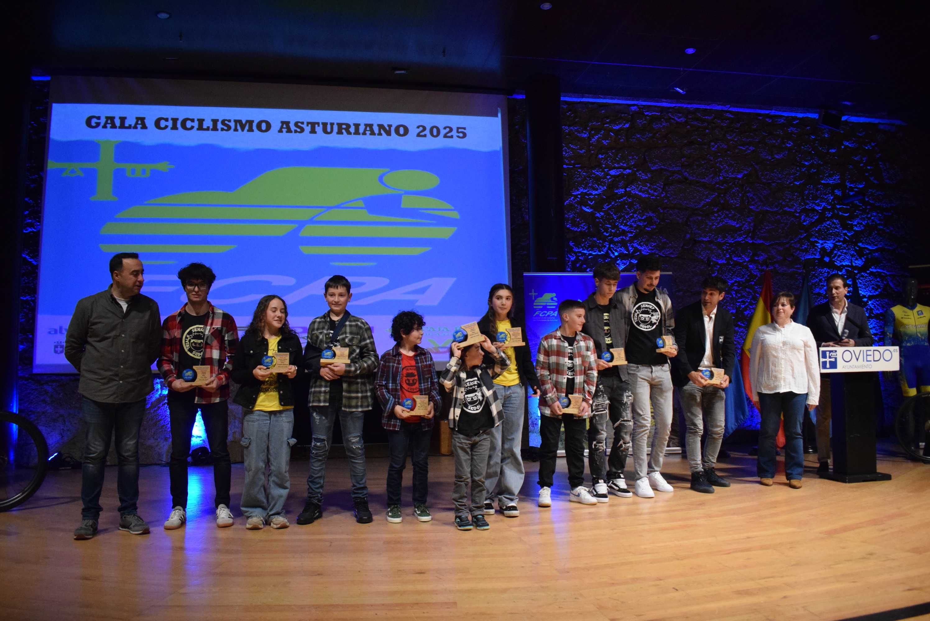 La Gala del Ciclismo Asturiano Premia la Diversidad y el Relevo Generacional en una Noche de Emociones
