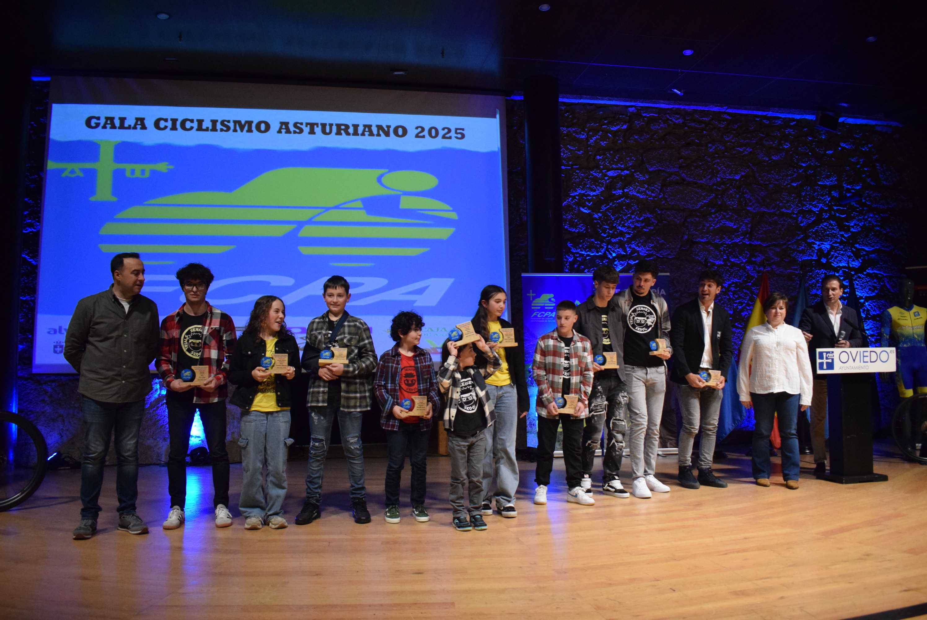La Gala del Ciclismo Asturiano Premia la Diversidad y el Relevo Generacional en una Noche de Emociones