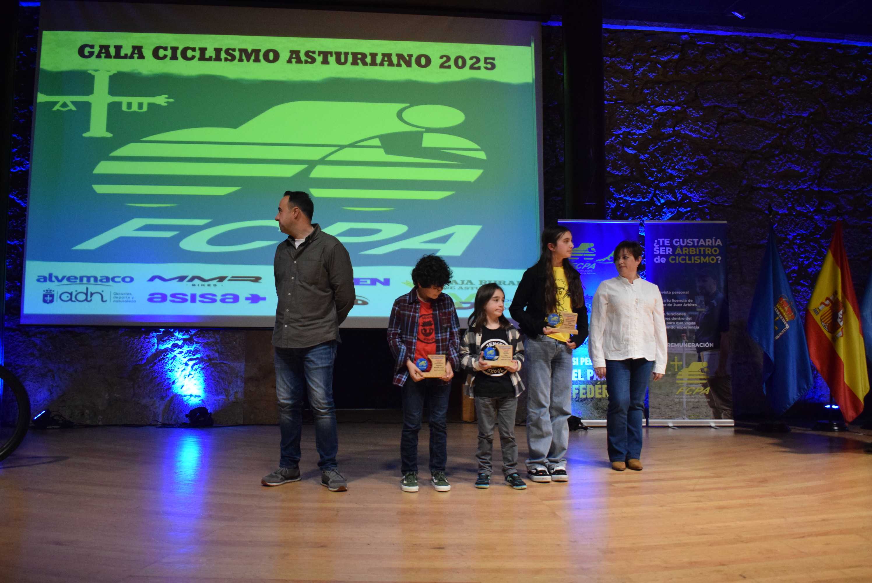 La Gala del Ciclismo Asturiano Premia la Diversidad y el Relevo Generacional en una Noche de Emociones