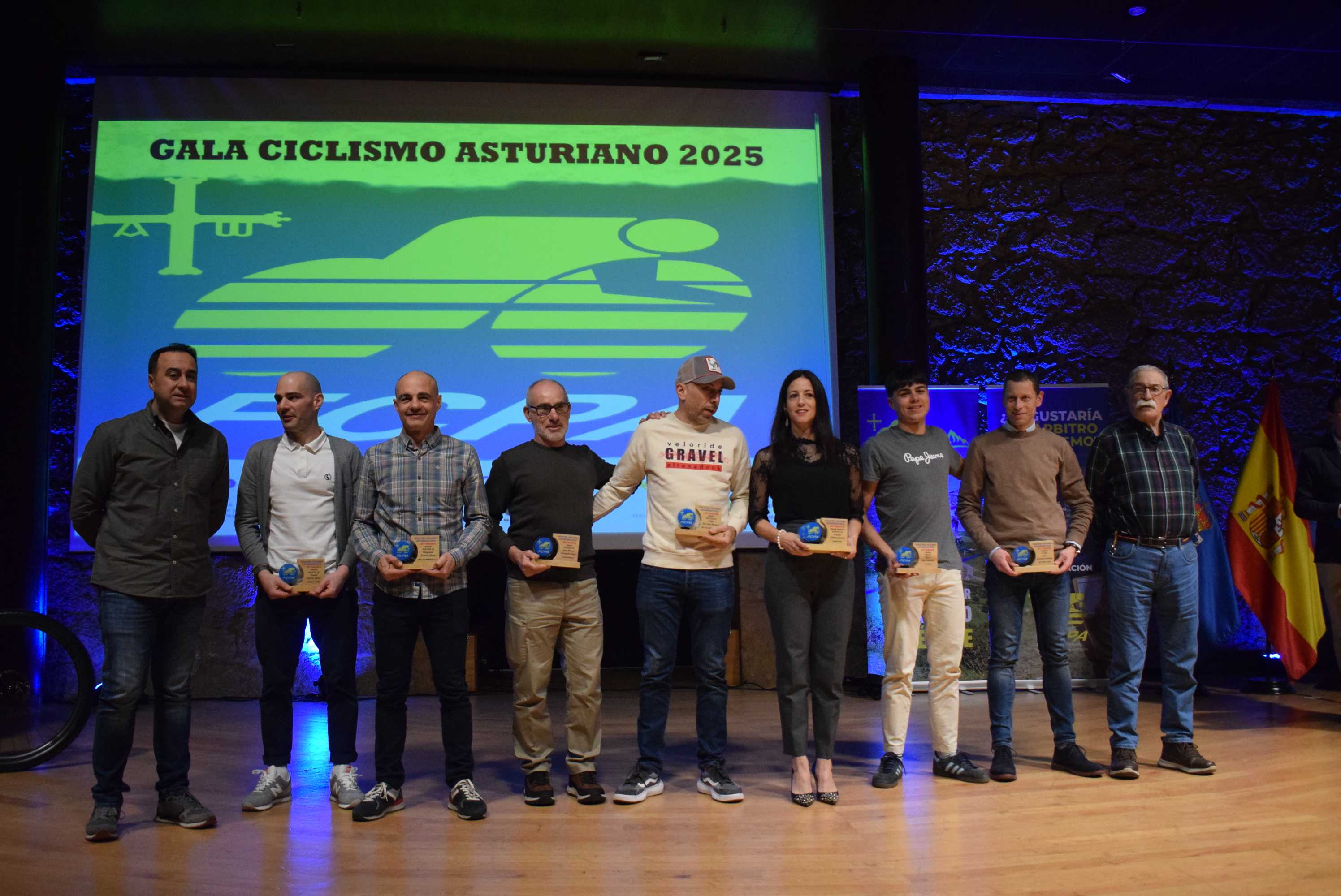 La Gala del Ciclismo Asturiano Premia la Diversidad y el Relevo Generacional en una Noche de Emociones