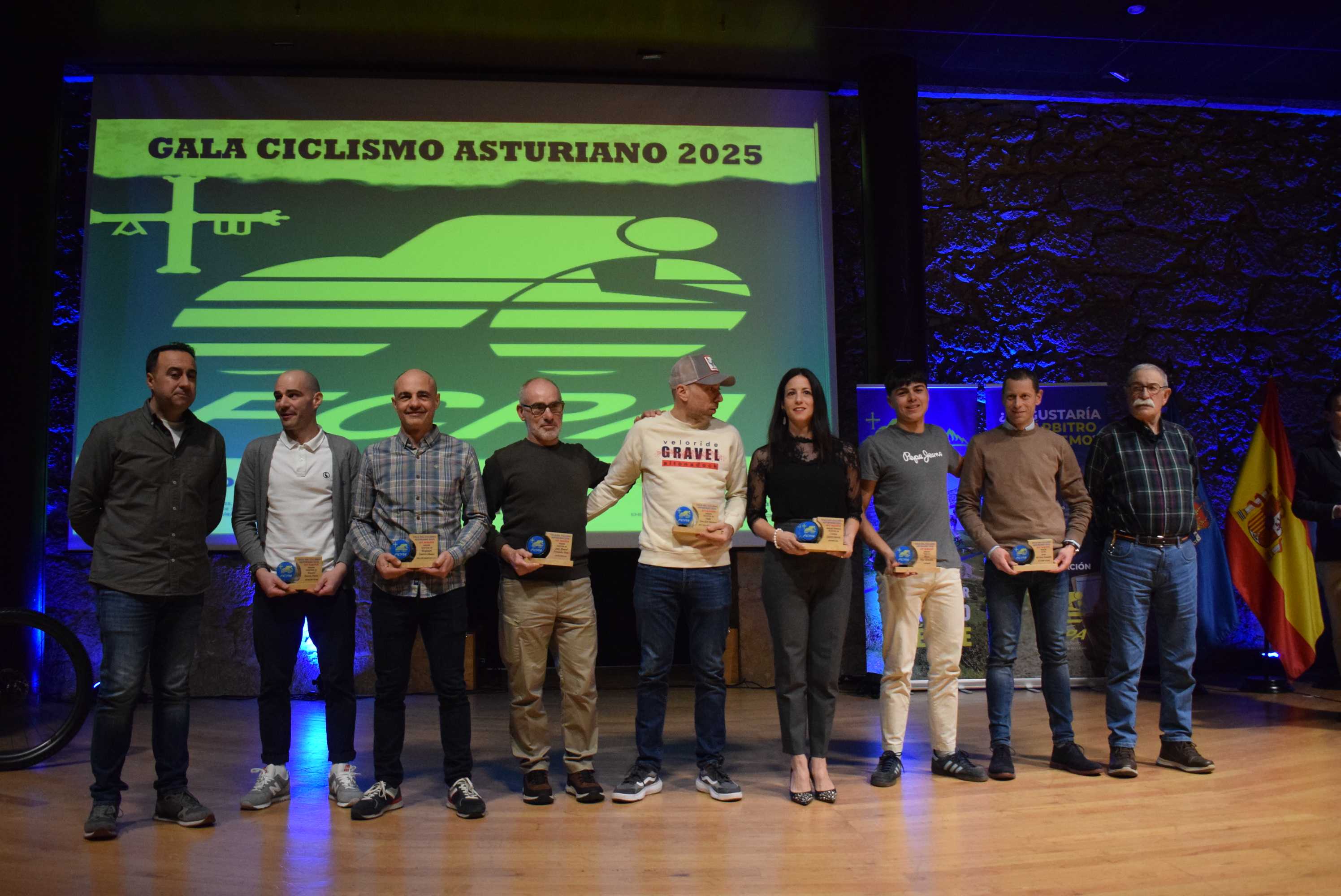 La Gala del Ciclismo Asturiano Premia la Diversidad y el Relevo Generacional en una Noche de Emociones