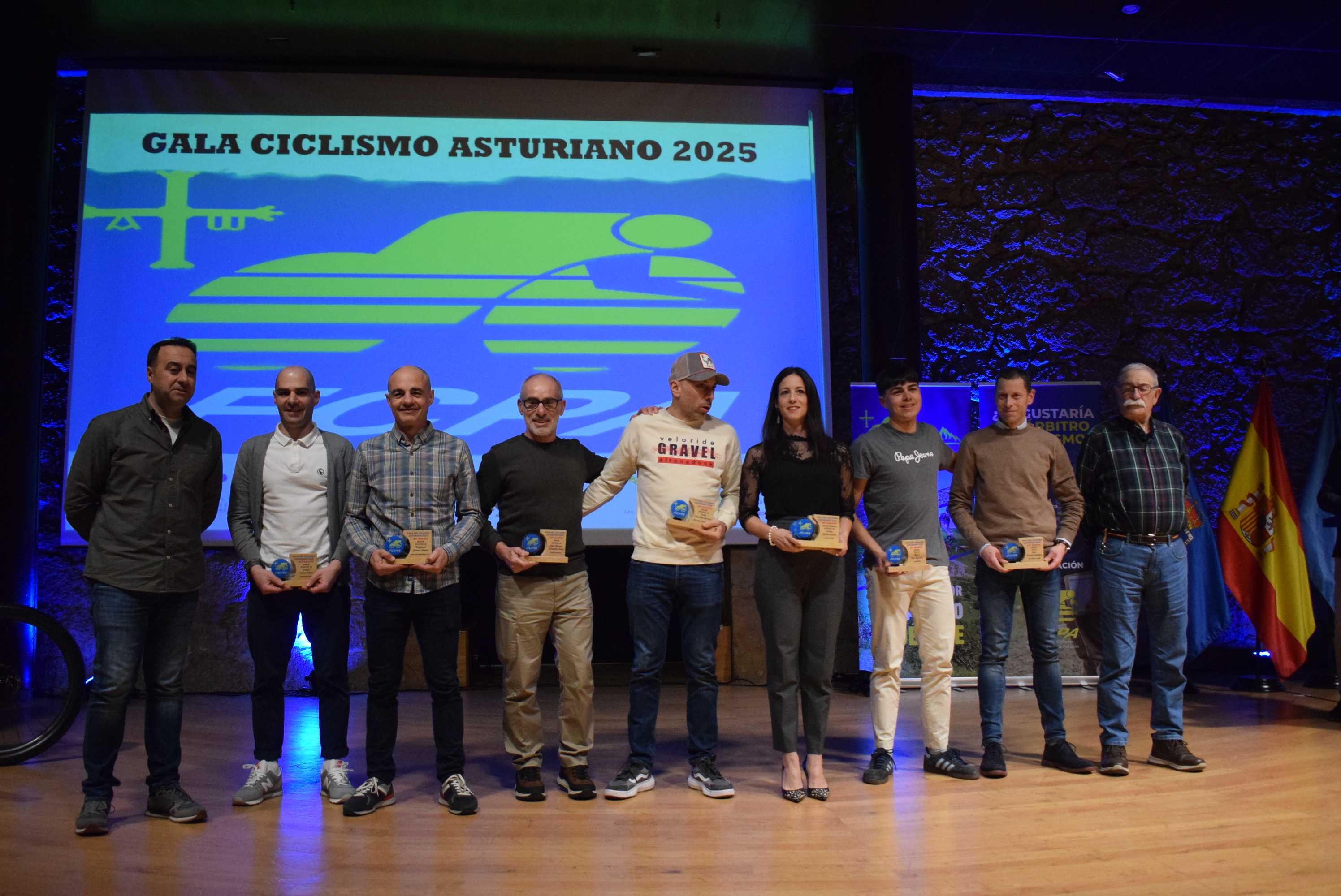 La Gala del Ciclismo Asturiano Premia la Diversidad y el Relevo Generacional en una Noche de Emociones