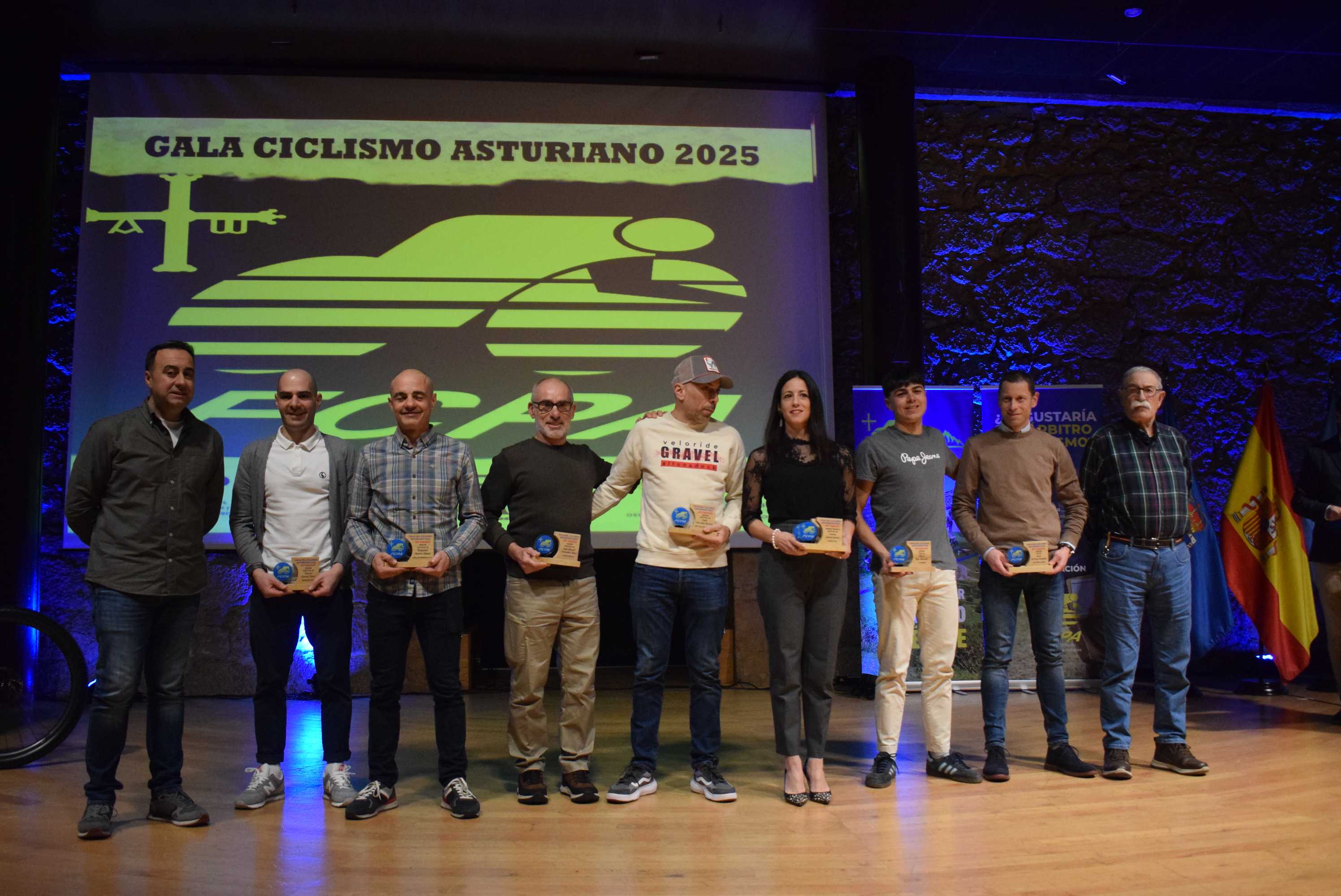 La Gala del Ciclismo Asturiano Premia la Diversidad y el Relevo Generacional en una Noche de Emociones