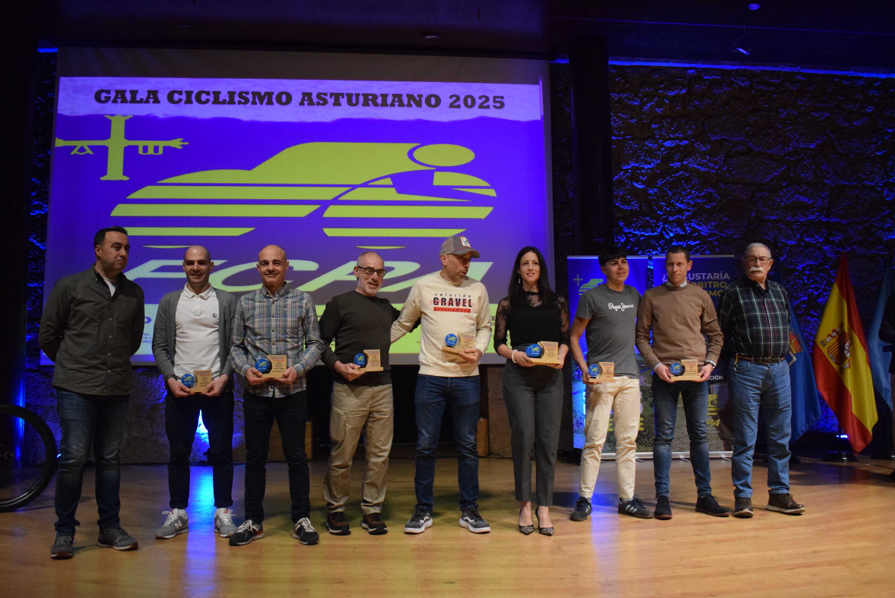 La Gala del Ciclismo Asturiano Premia la Diversidad y el Relevo Generacional en una Noche de Emociones