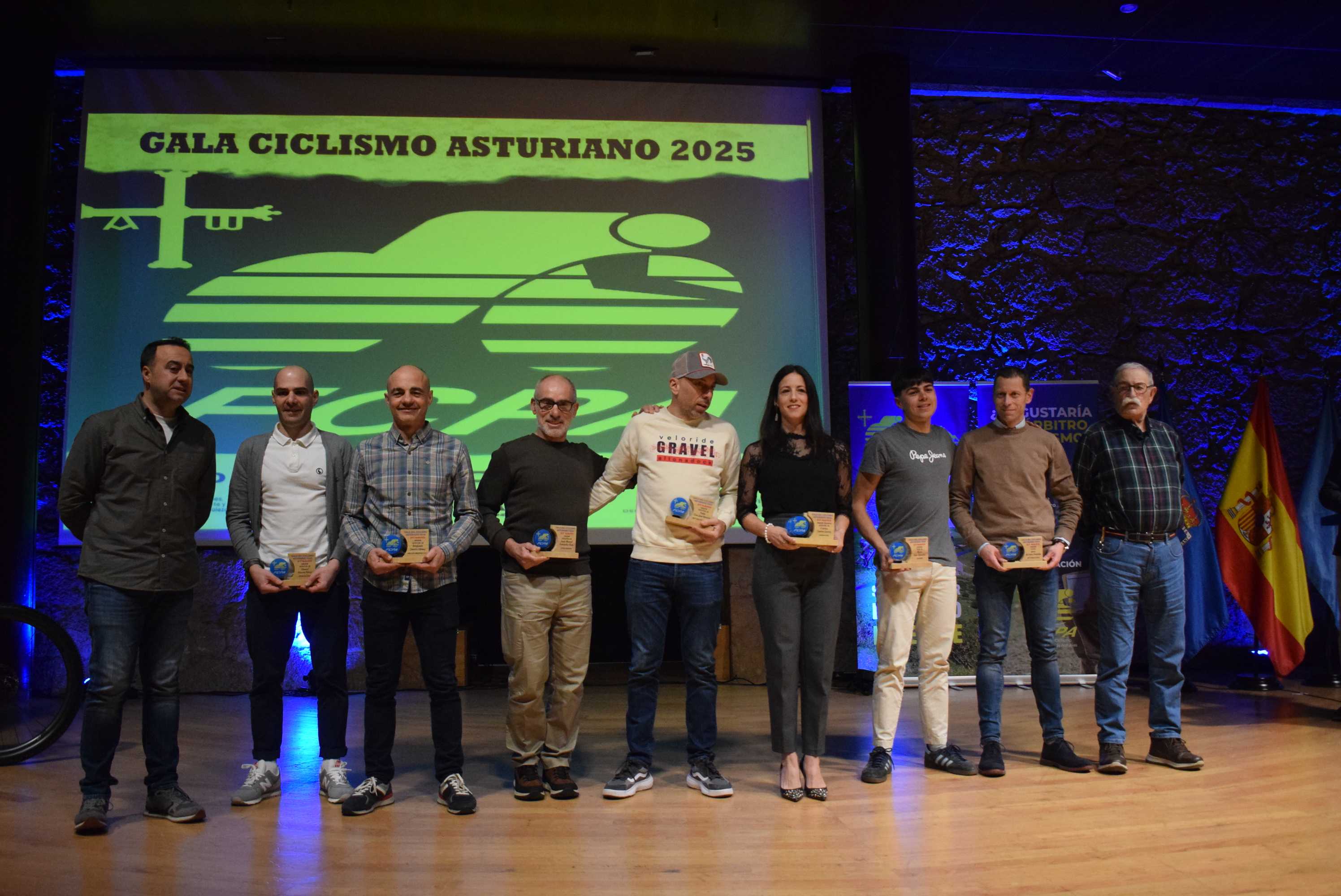 La Gala del Ciclismo Asturiano Premia la Diversidad y el Relevo Generacional en una Noche de Emociones