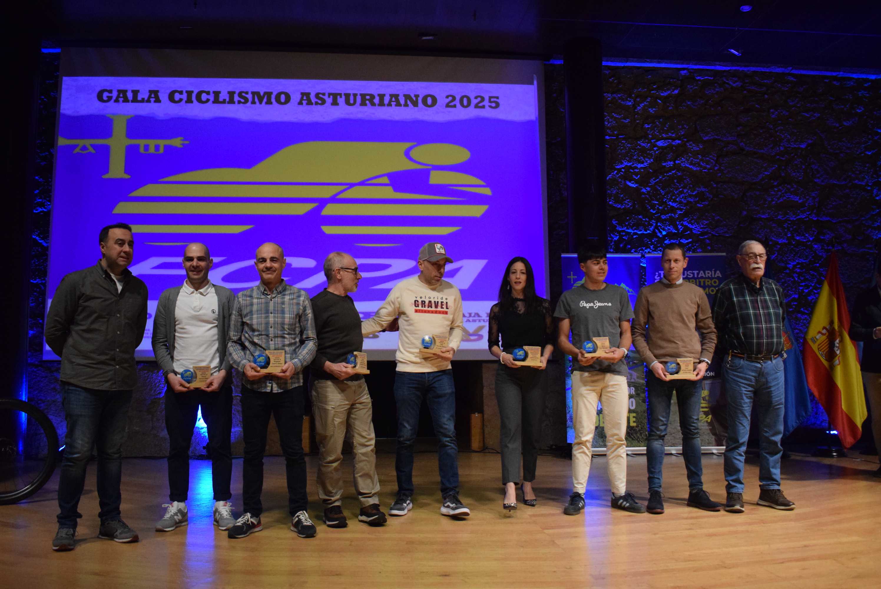 La Gala del Ciclismo Asturiano Premia la Diversidad y el Relevo Generacional en una Noche de Emociones