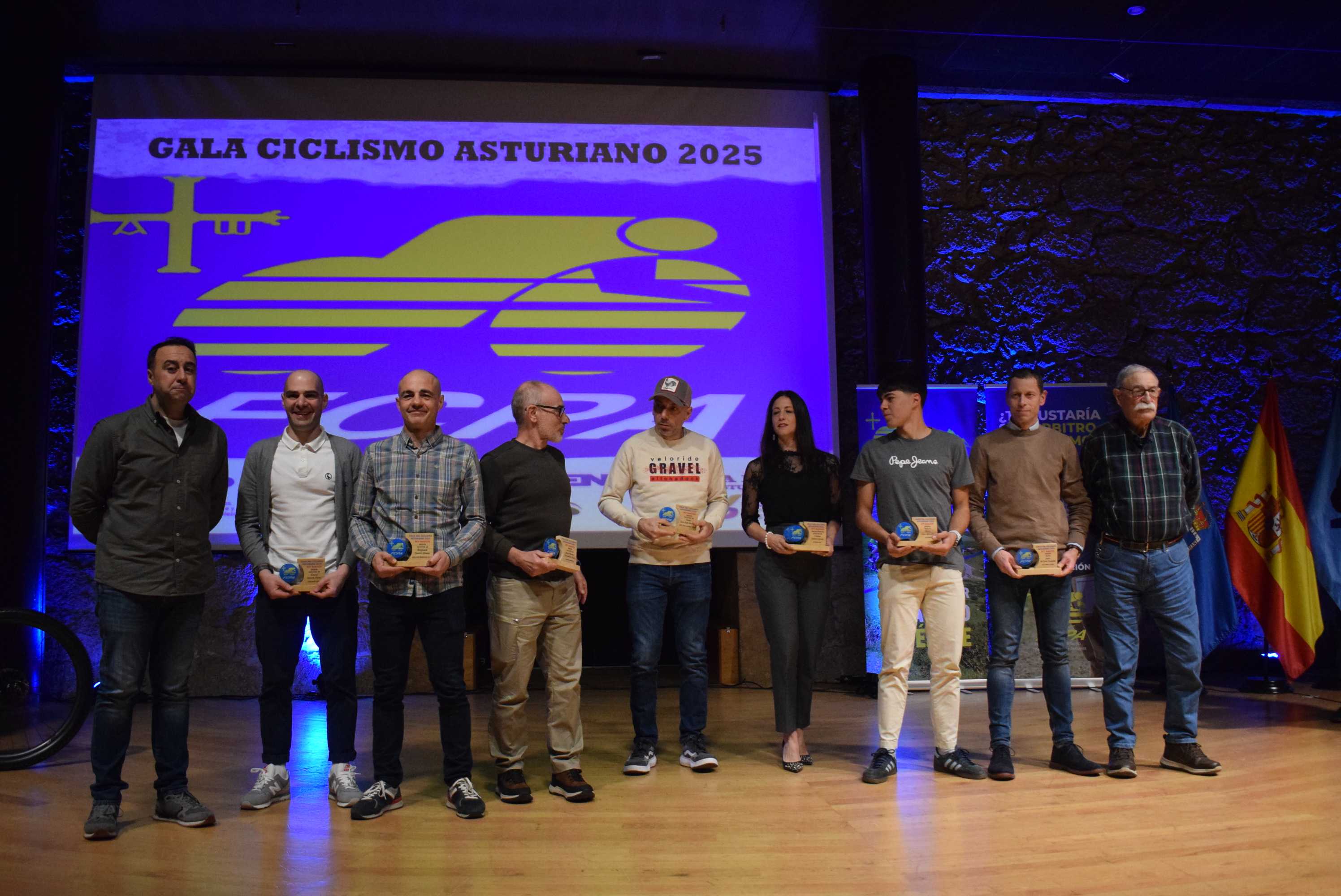 La Gala del Ciclismo Asturiano Premia la Diversidad y el Relevo Generacional en una Noche de Emociones