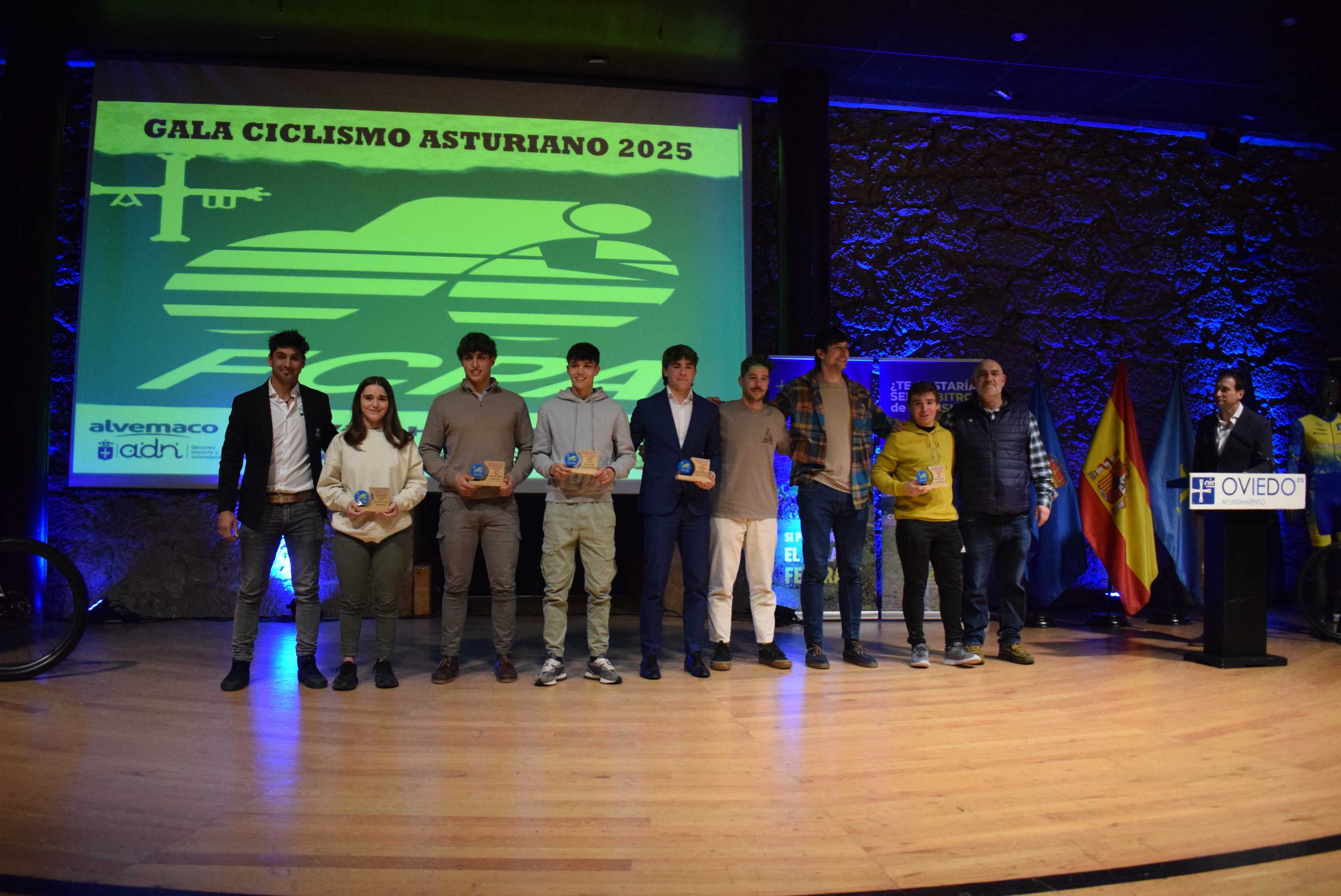 La Gala del Ciclismo Asturiano Premia la Diversidad y el Relevo Generacional en una Noche de Emociones