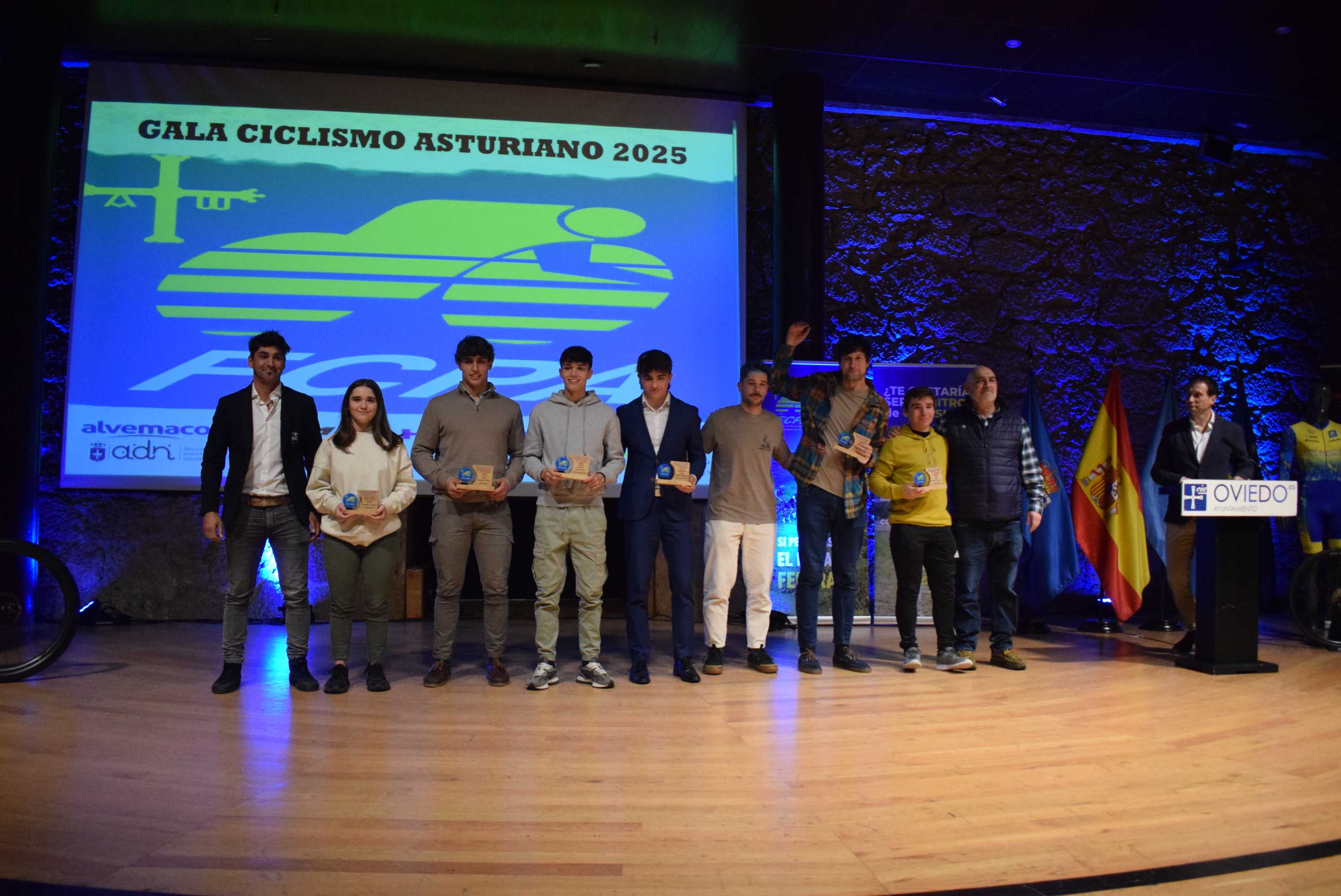 La Gala del Ciclismo Asturiano Premia la Diversidad y el Relevo Generacional en una Noche de Emociones