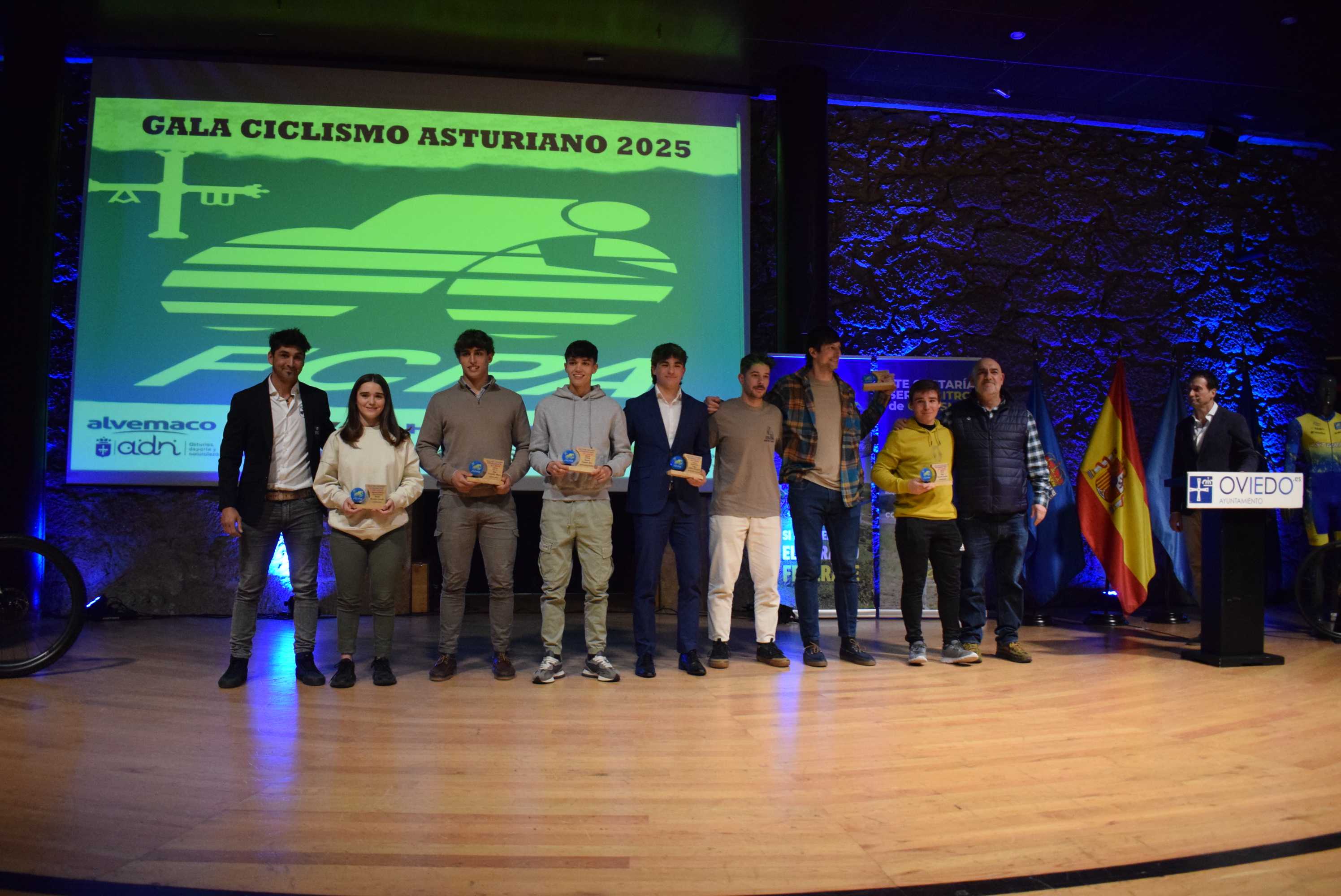 La Gala del Ciclismo Asturiano Premia la Diversidad y el Relevo Generacional en una Noche de Emociones