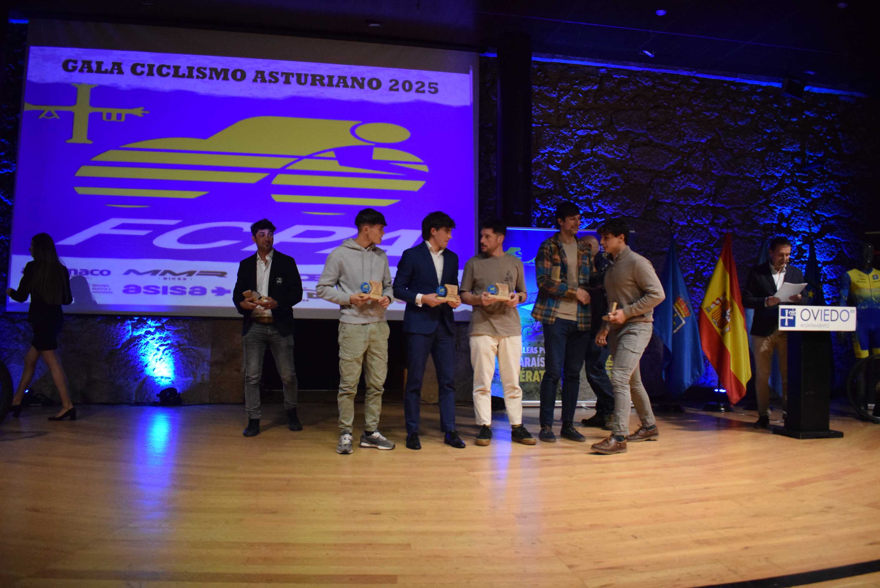La Gala del Ciclismo Asturiano Premia la Diversidad y el Relevo Generacional en una Noche de Emociones