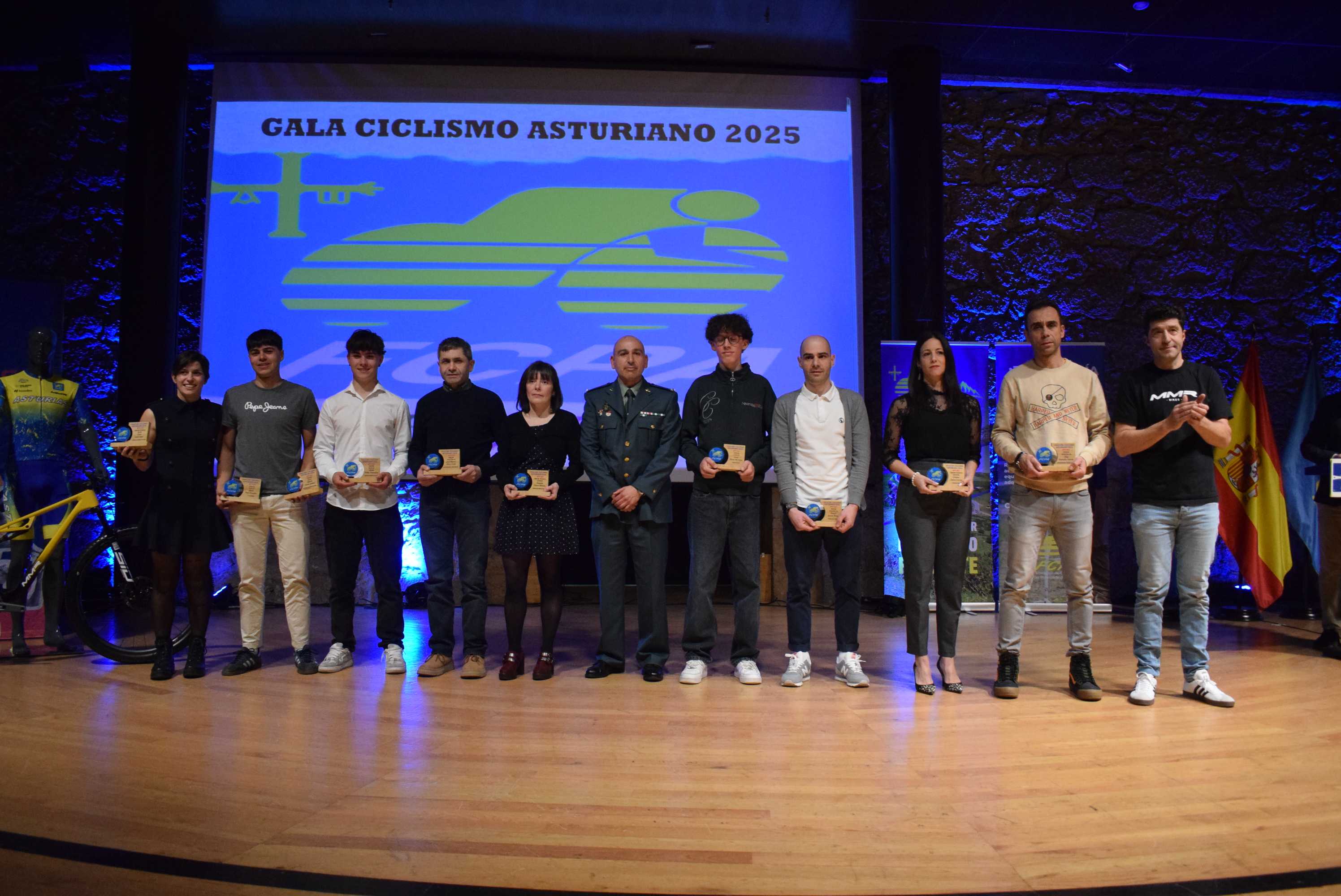 La Gala del Ciclismo Asturiano Premia la Diversidad y el Relevo Generacional en una Noche de Emociones