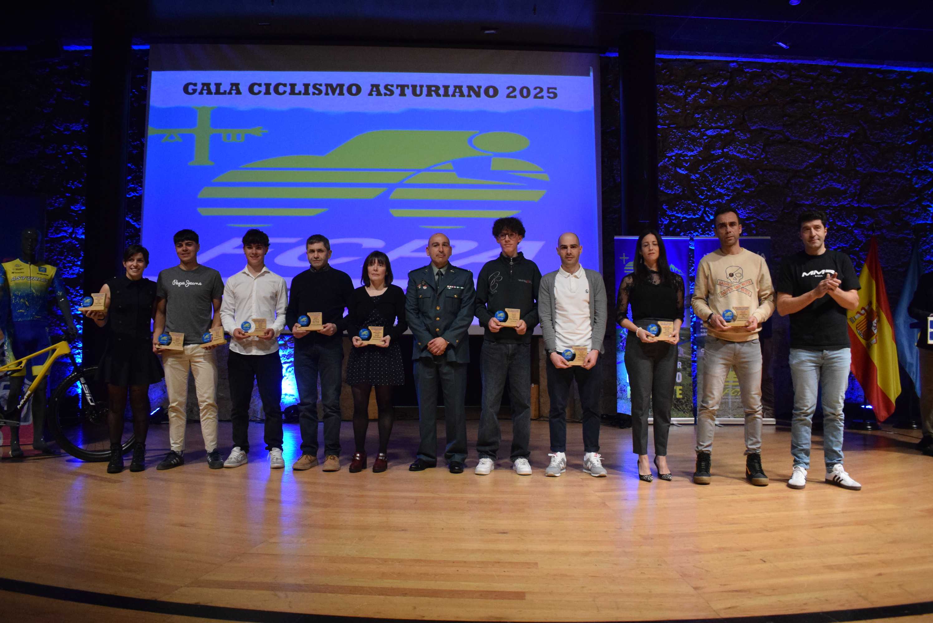 La Gala del Ciclismo Asturiano Premia la Diversidad y el Relevo Generacional en una Noche de Emociones