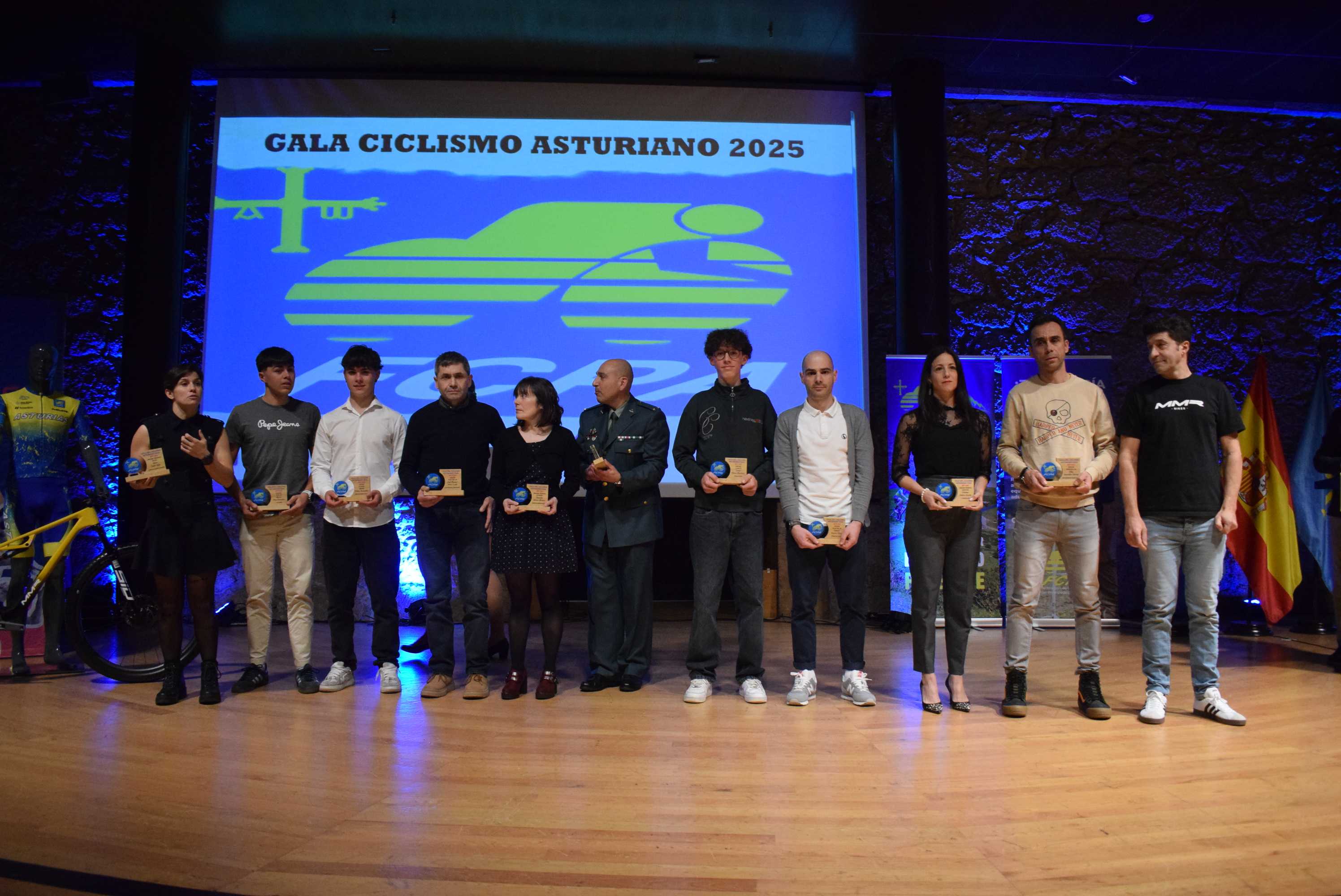 La Gala del Ciclismo Asturiano Premia la Diversidad y el Relevo Generacional en una Noche de Emociones