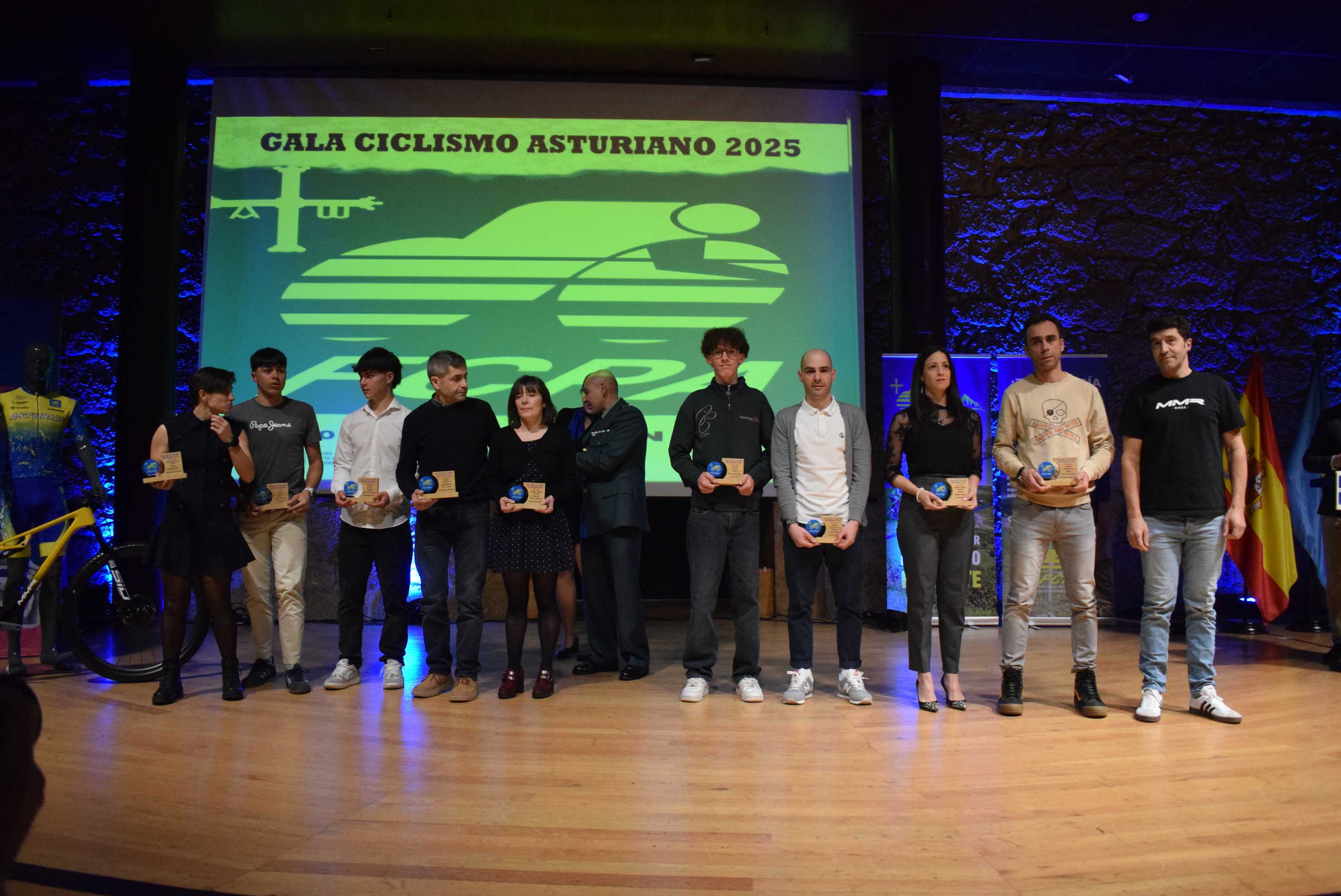 La Gala del Ciclismo Asturiano Premia la Diversidad y el Relevo Generacional en una Noche de Emociones