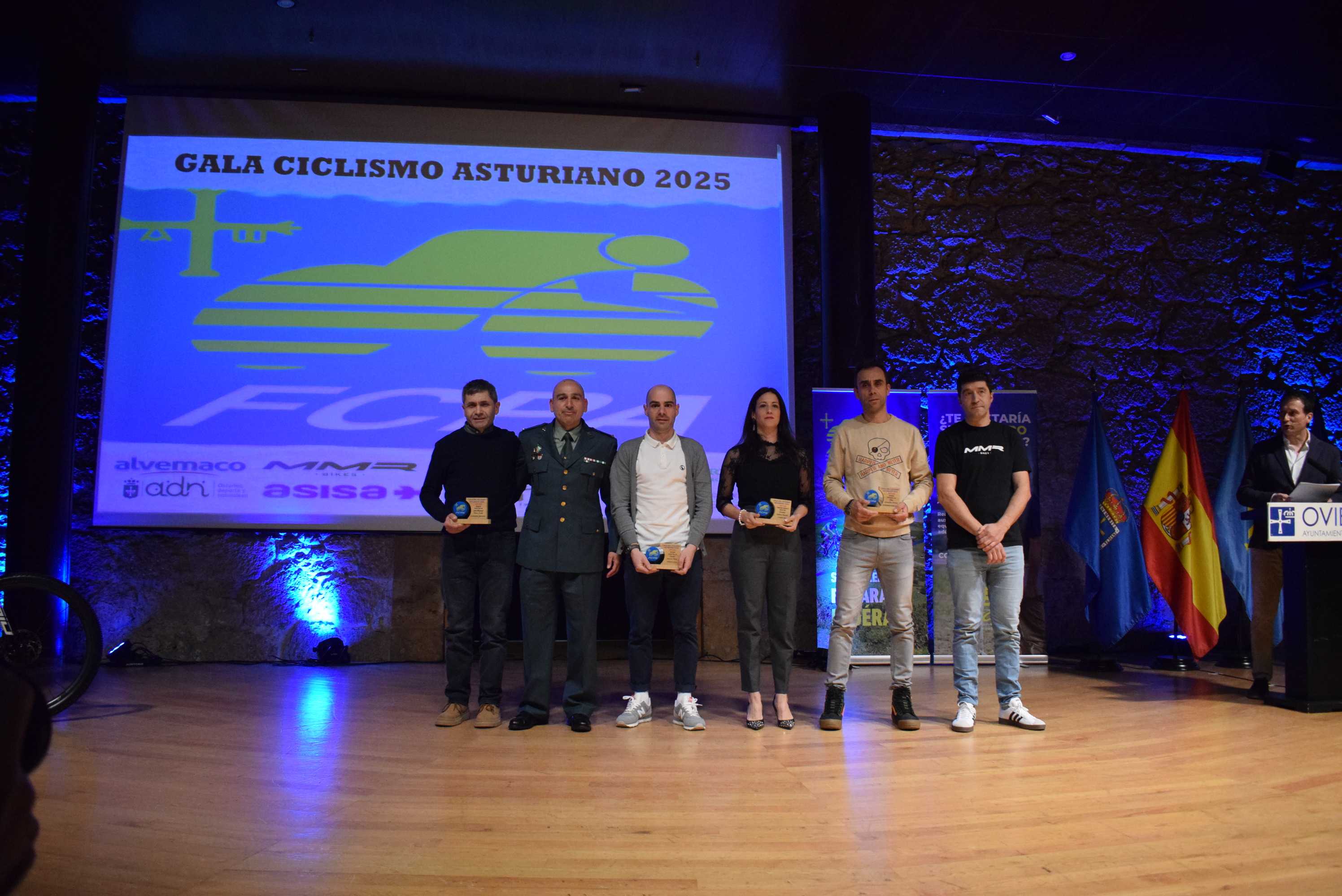La Gala del Ciclismo Asturiano Premia la Diversidad y el Relevo Generacional en una Noche de Emociones