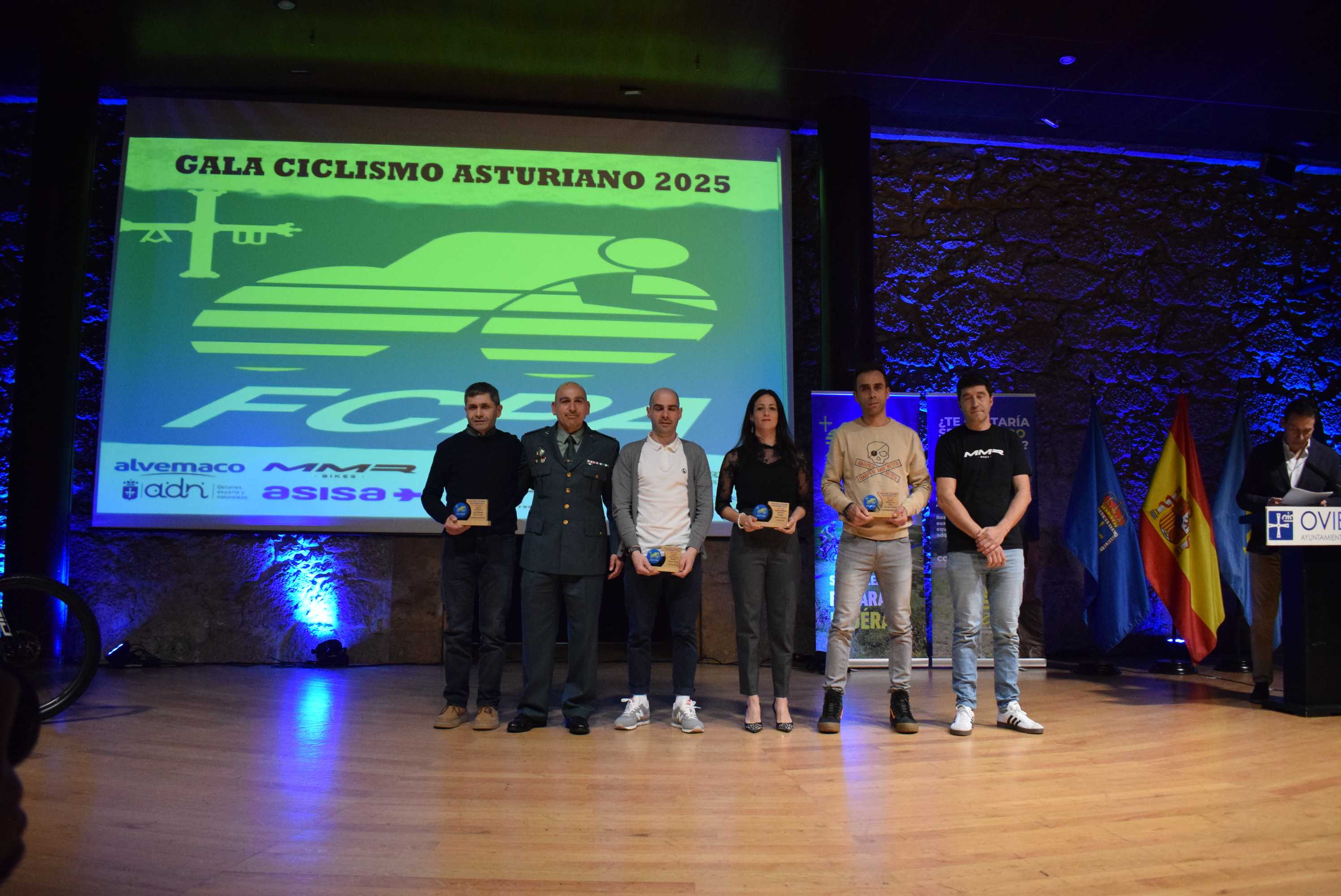 La Gala del Ciclismo Asturiano Premia la Diversidad y el Relevo Generacional en una Noche de Emociones