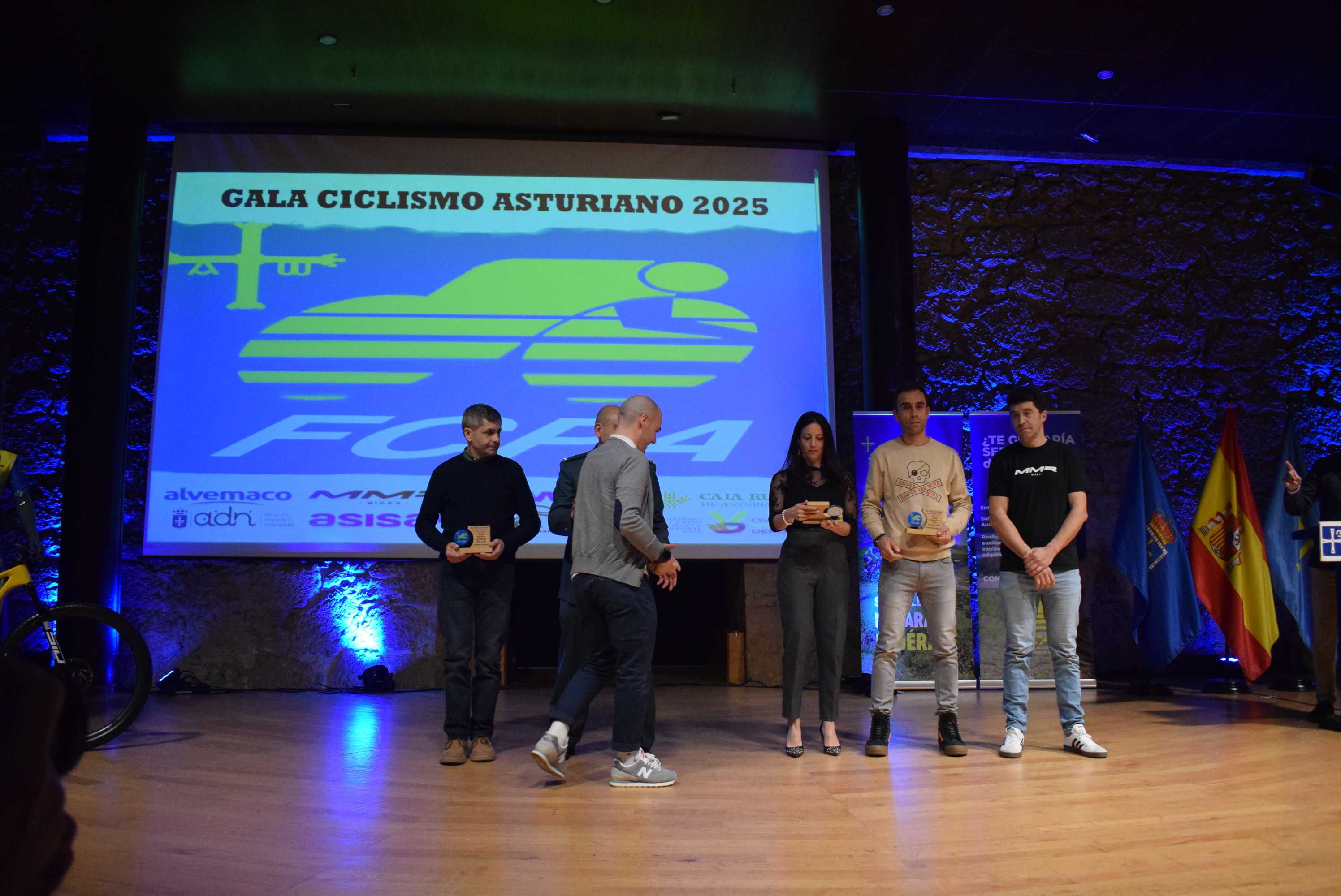 La Gala del Ciclismo Asturiano Premia la Diversidad y el Relevo Generacional en una Noche de Emociones