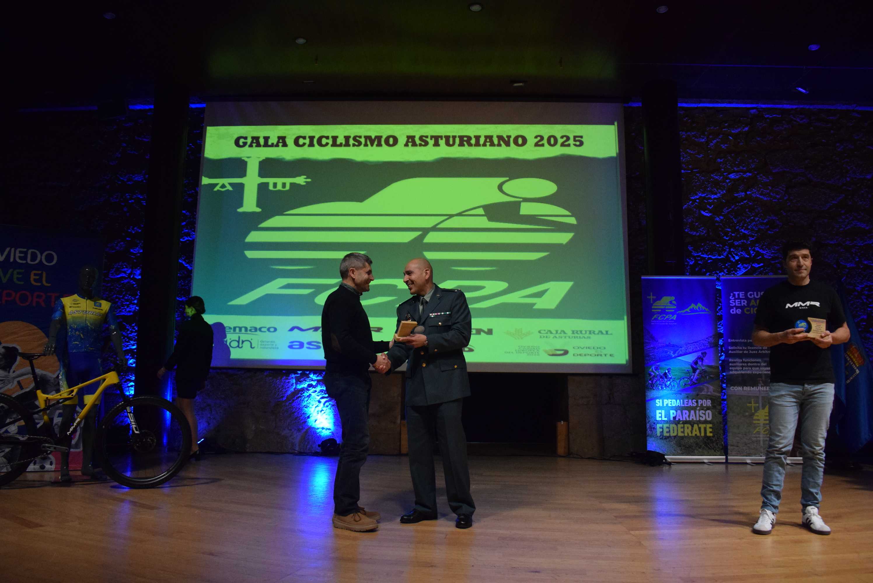 La Gala del Ciclismo Asturiano Premia la Diversidad y el Relevo Generacional en una Noche de Emociones