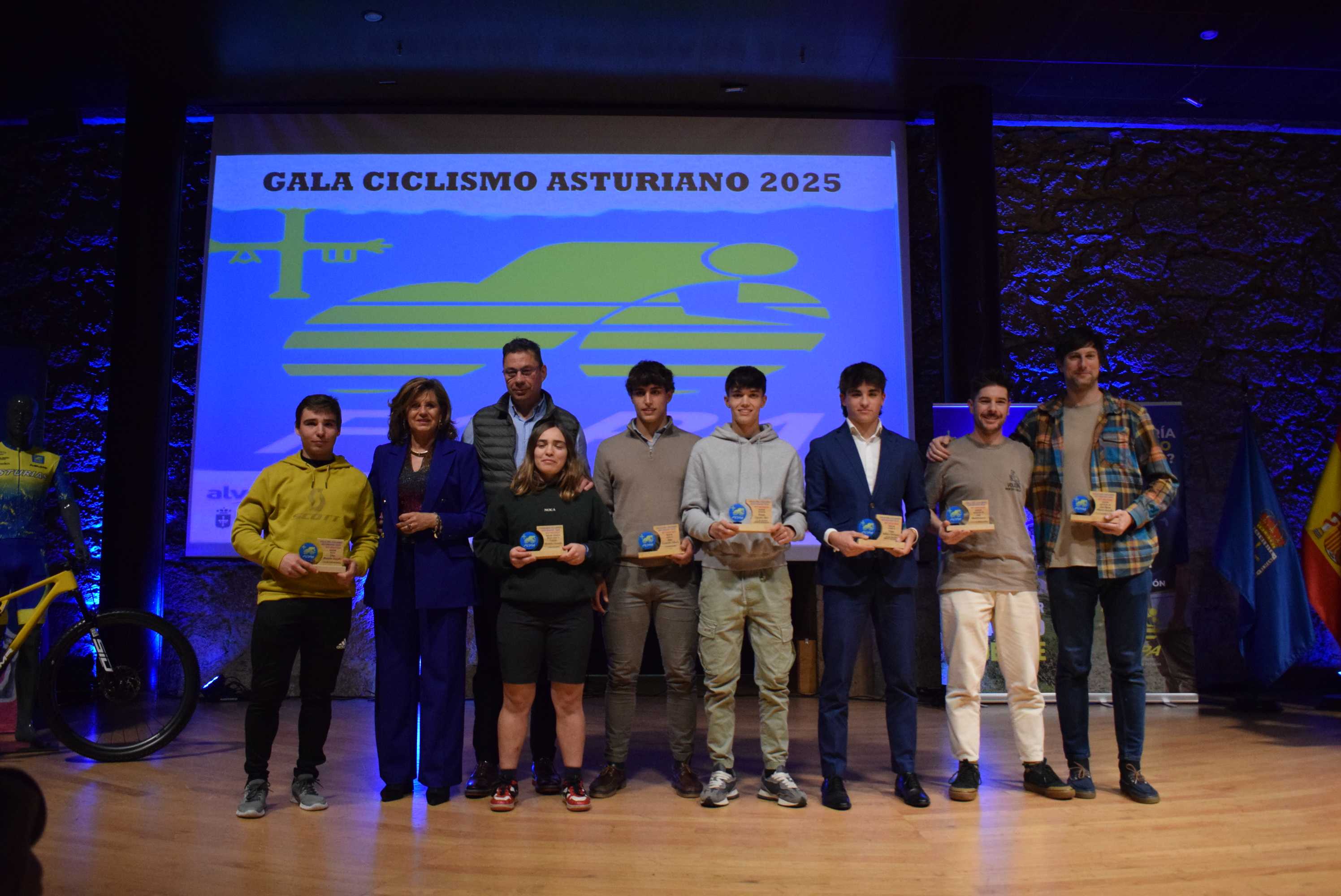 La Gala del Ciclismo Asturiano Premia la Diversidad y el Relevo Generacional en una Noche de Emociones