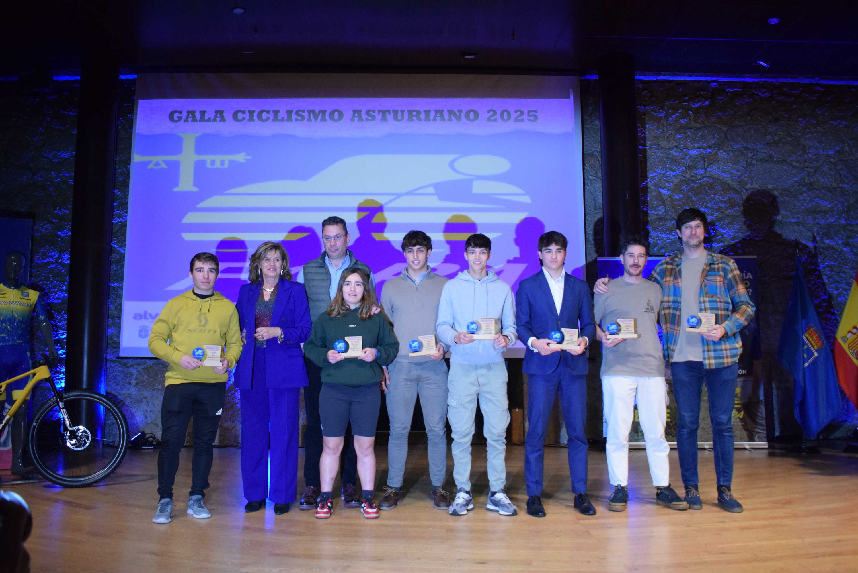 La Gala del Ciclismo Asturiano Premia la Diversidad y el Relevo Generacional en una Noche de Emociones