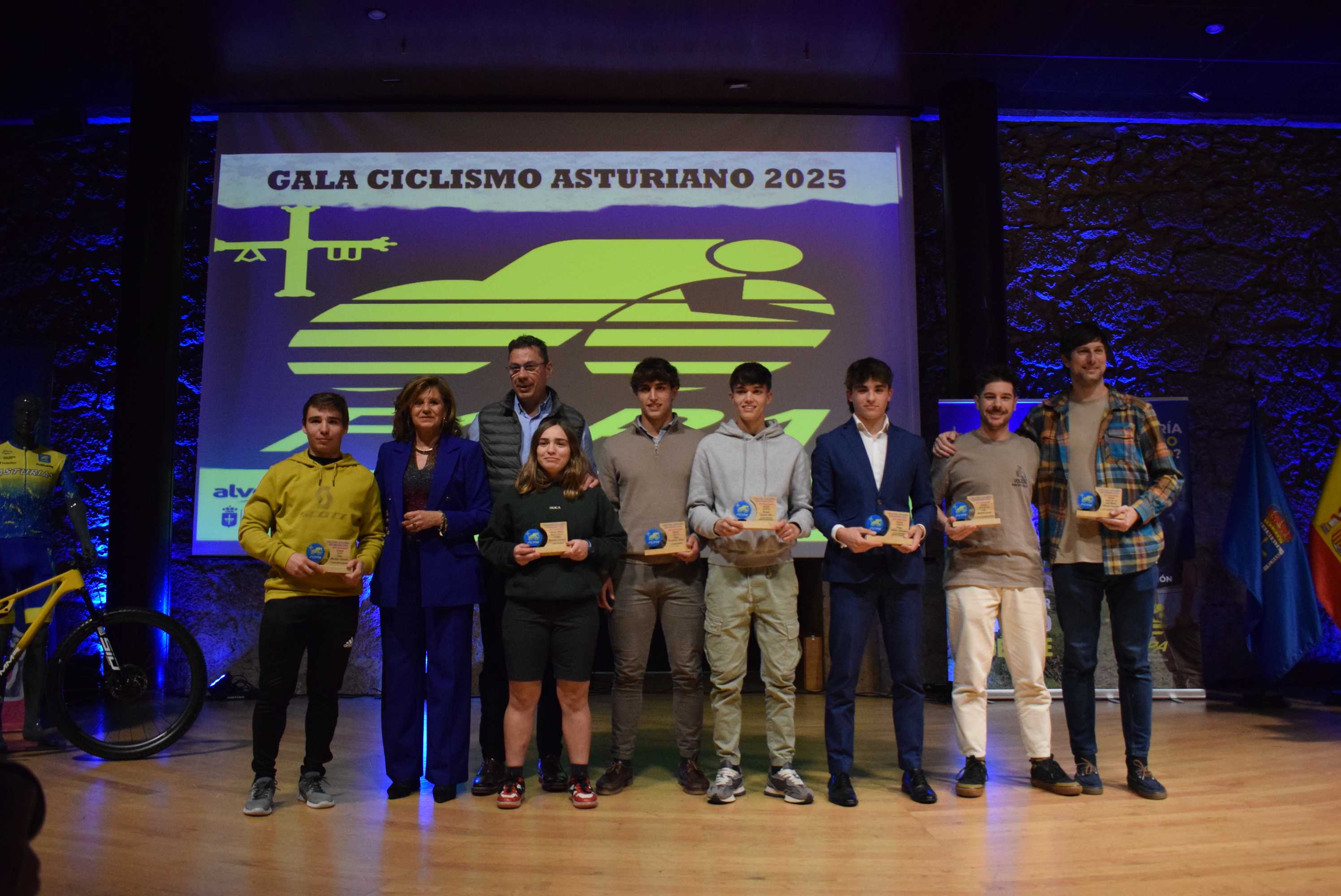 La Gala del Ciclismo Asturiano Premia la Diversidad y el Relevo Generacional en una Noche de Emociones