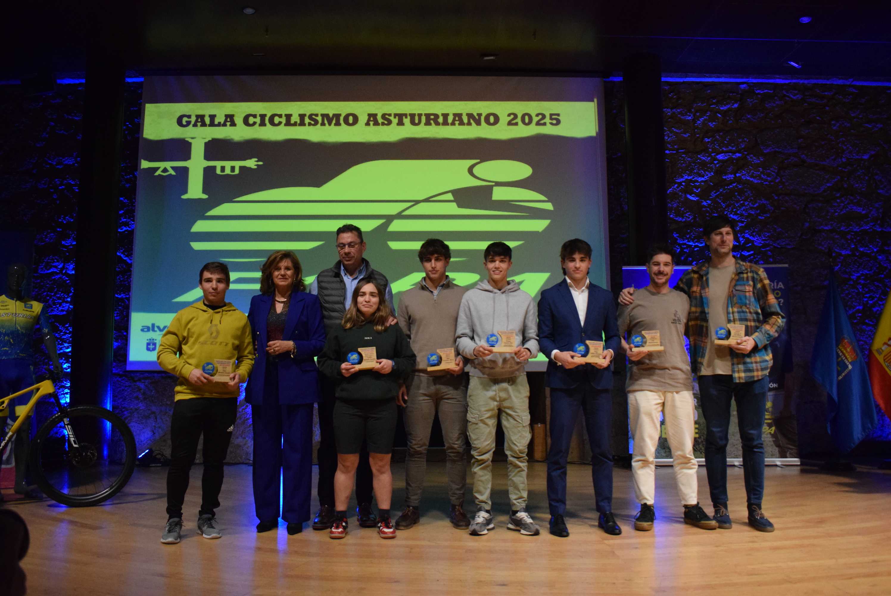 La Gala del Ciclismo Asturiano Premia la Diversidad y el Relevo Generacional en una Noche de Emociones