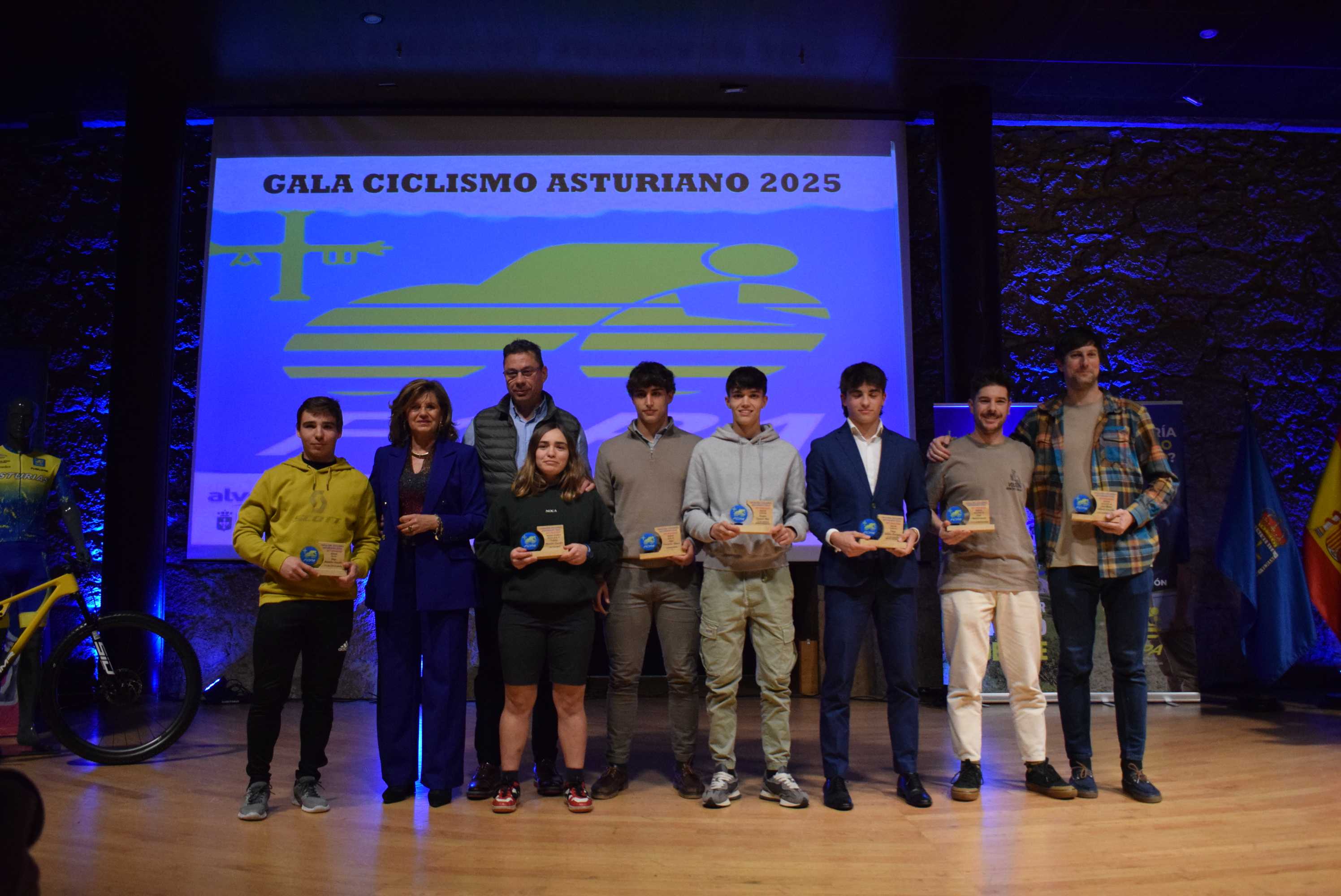 La Gala del Ciclismo Asturiano Premia la Diversidad y el Relevo Generacional en una Noche de Emociones