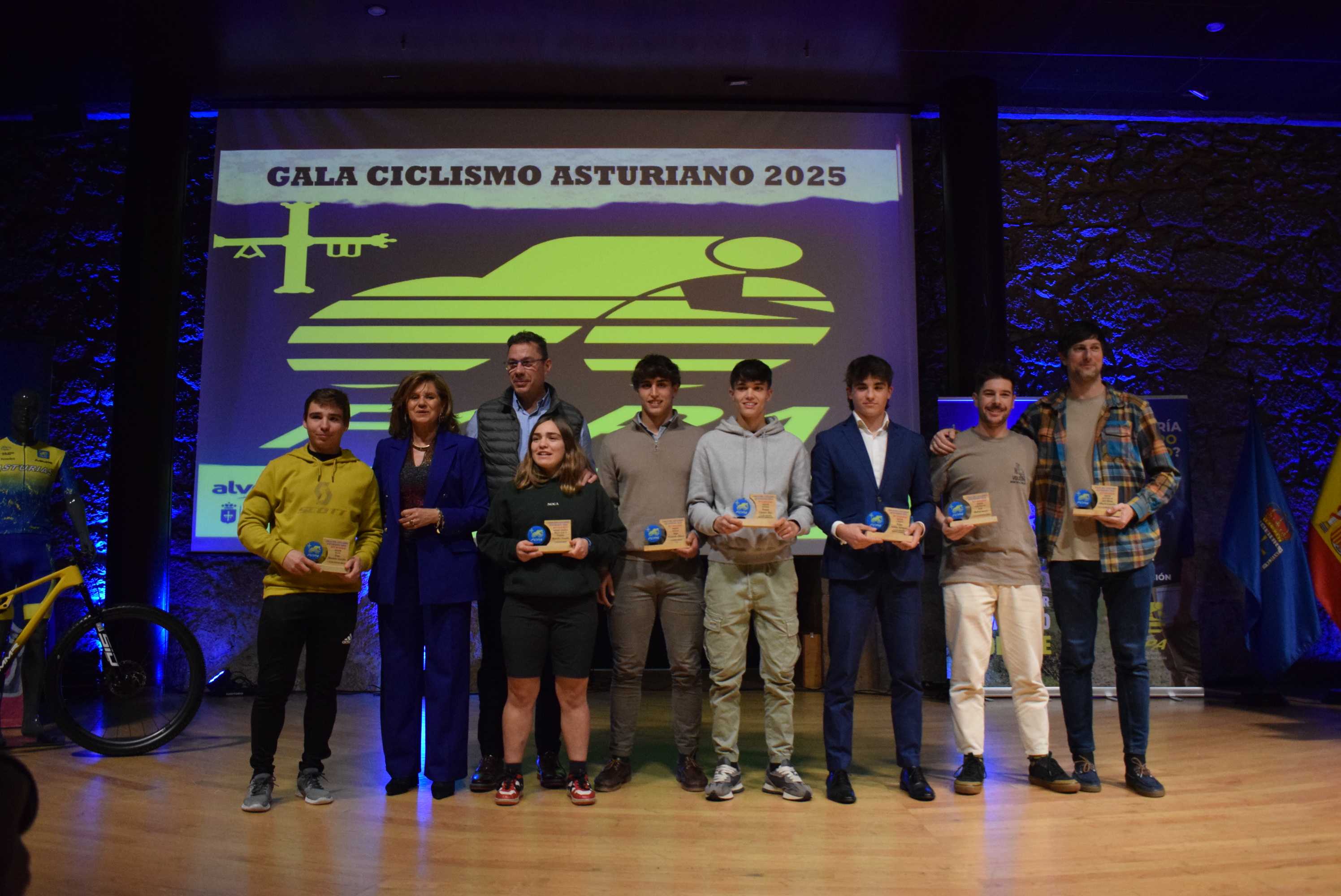 La Gala del Ciclismo Asturiano Premia la Diversidad y el Relevo Generacional en una Noche de Emociones