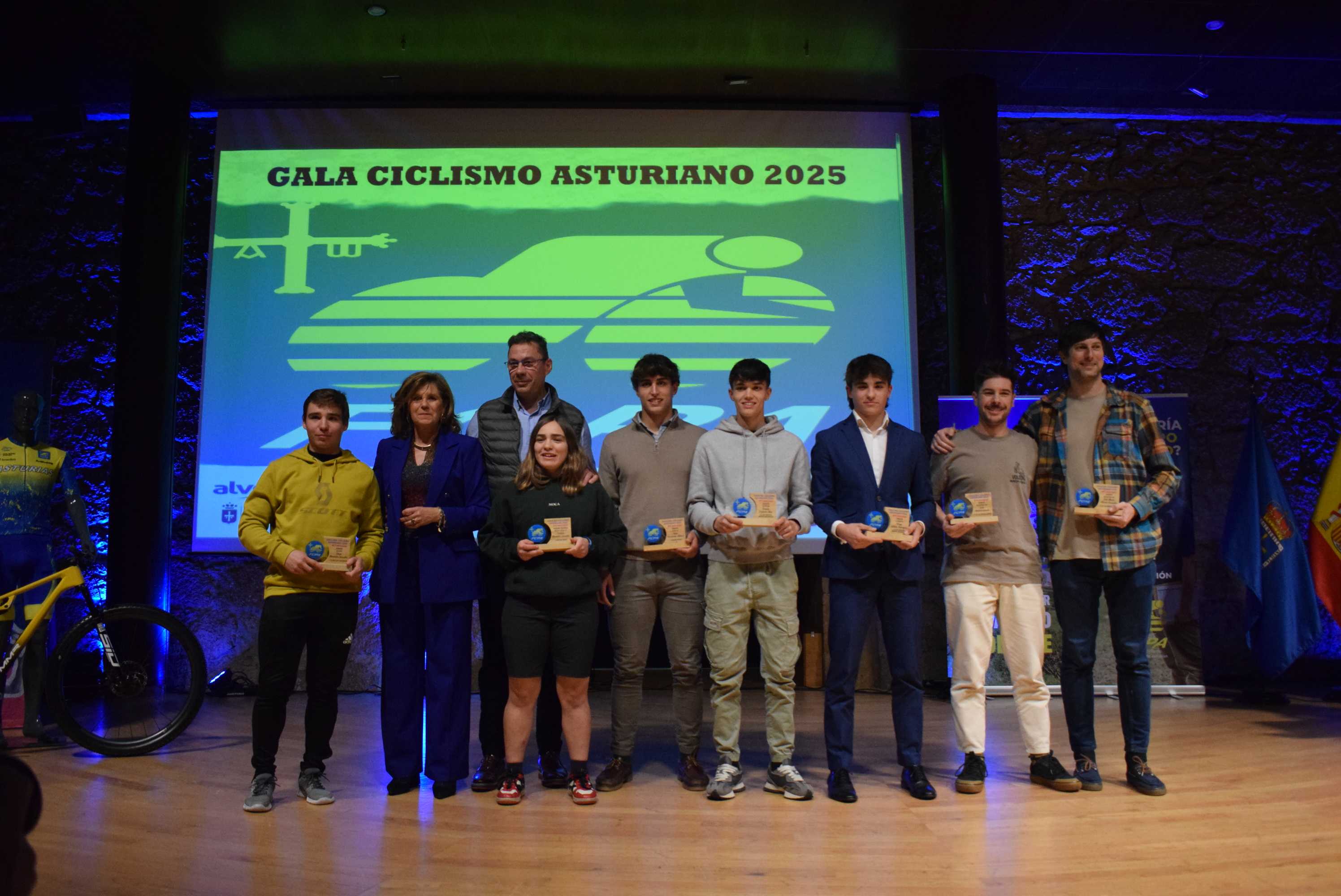 La Gala del Ciclismo Asturiano Premia la Diversidad y el Relevo Generacional en una Noche de Emociones