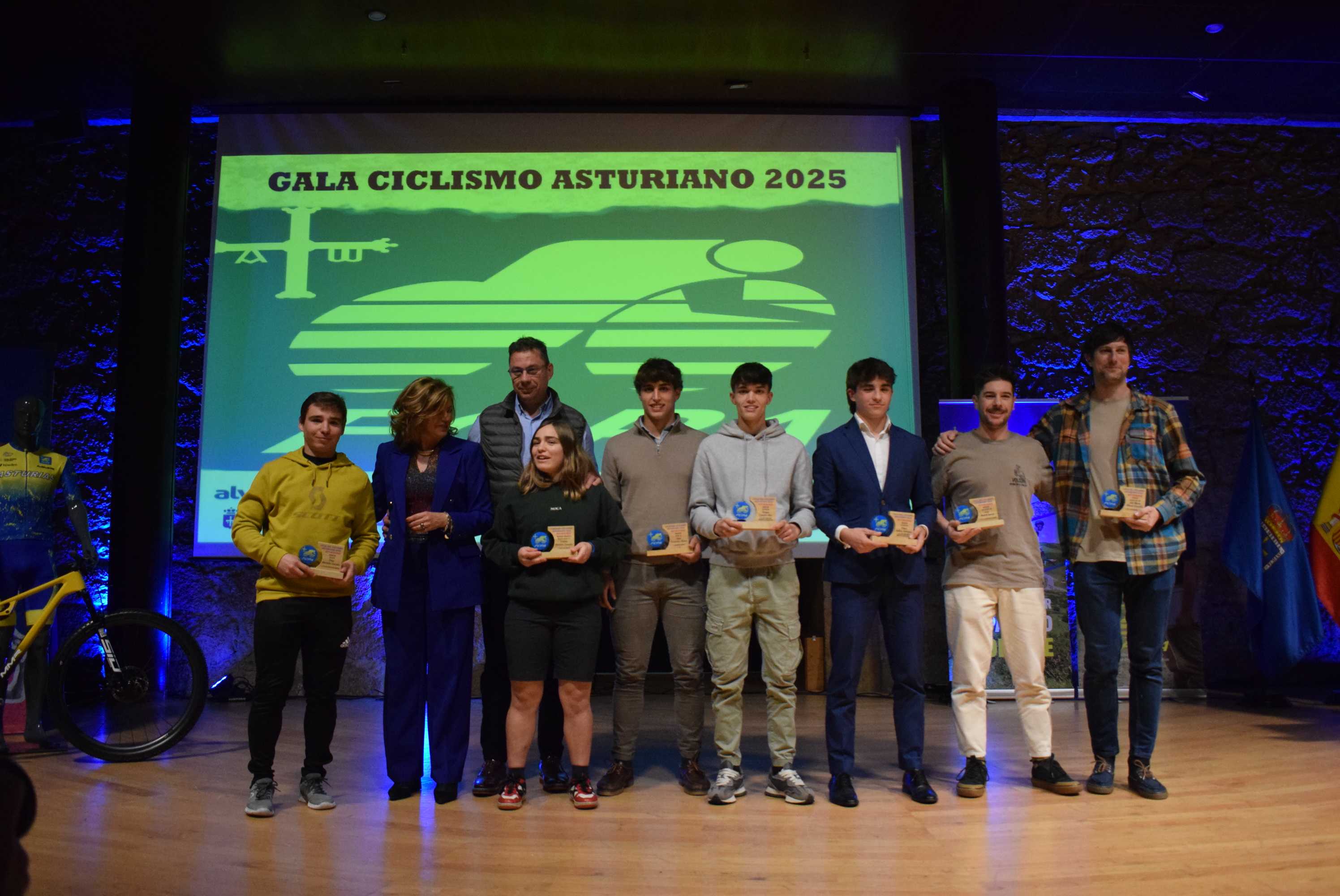 La Gala del Ciclismo Asturiano Premia la Diversidad y el Relevo Generacional en una Noche de Emociones