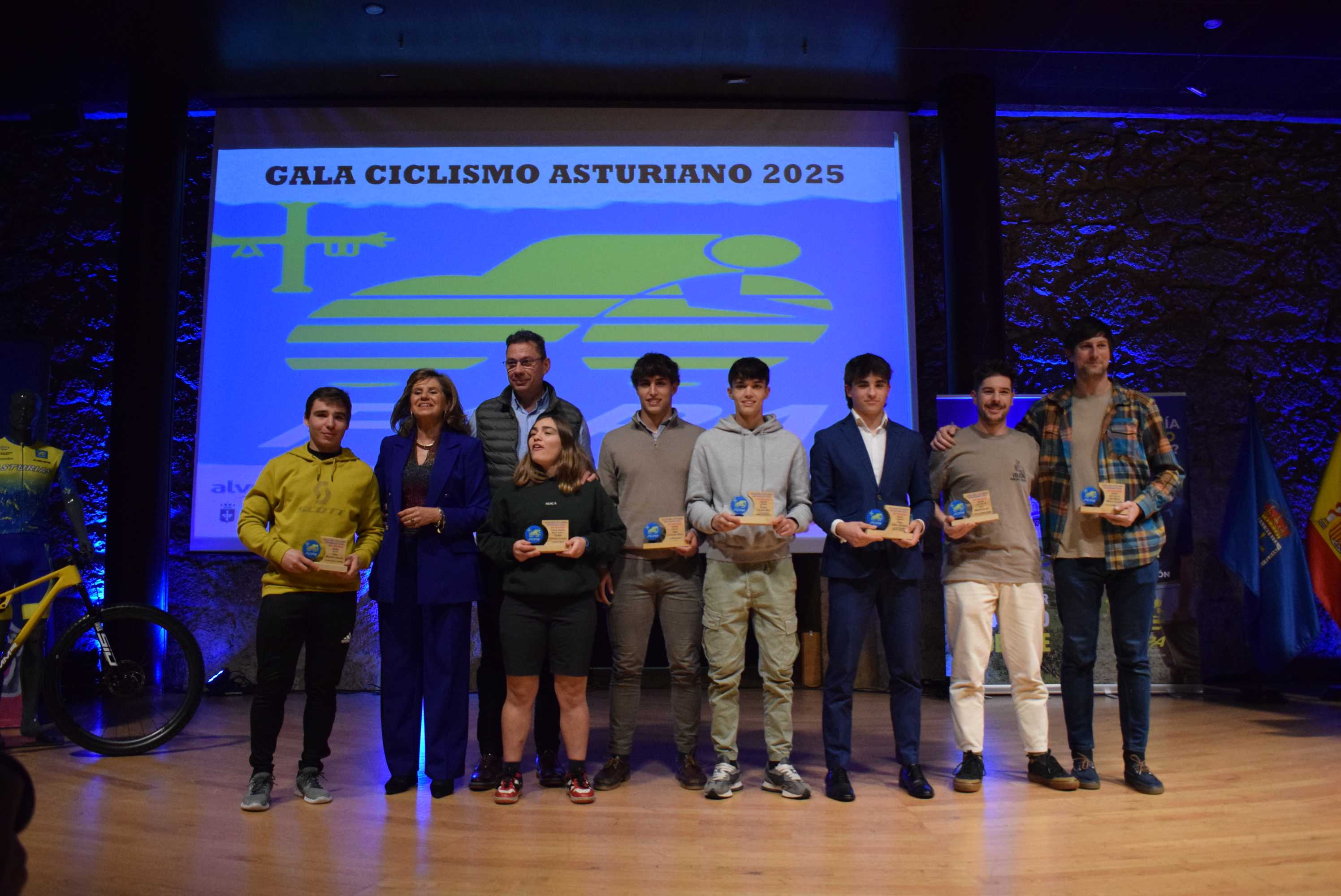 La Gala del Ciclismo Asturiano Premia la Diversidad y el Relevo Generacional en una Noche de Emociones